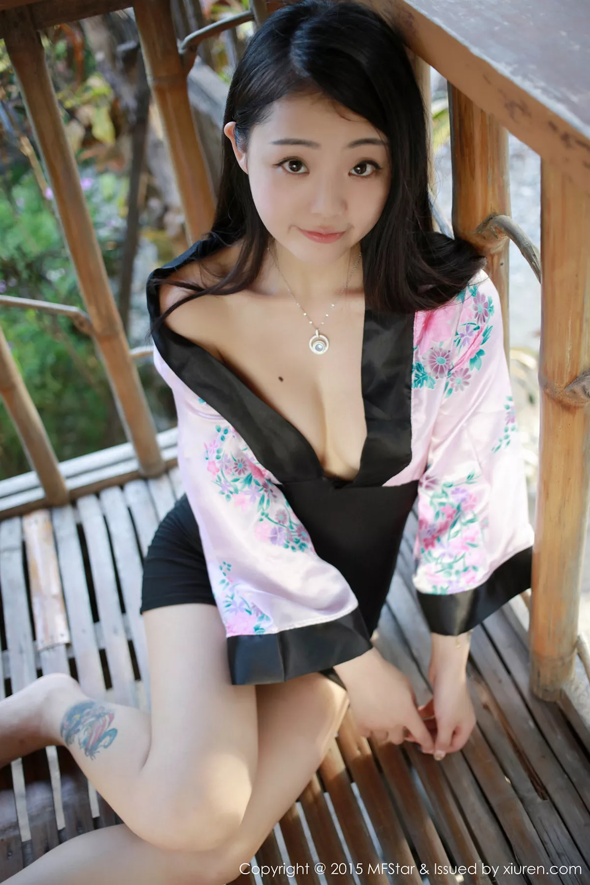 秀人集.com_[MFStar模范学院]Vol.014_嫩模佘贝拉bella长滩旅拍粉红比基尼秀完美身材50P