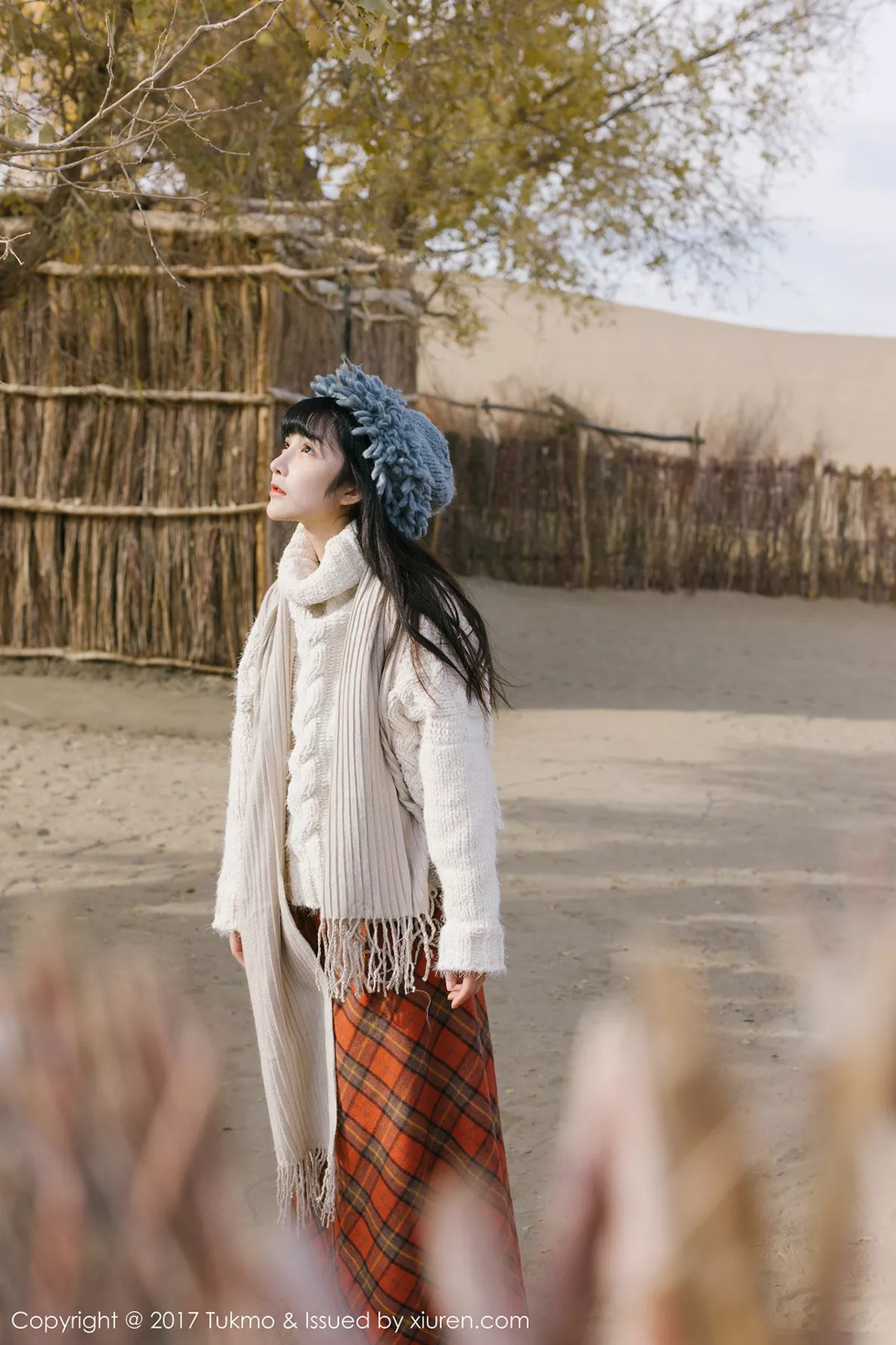 秀人集.com_[Tukmo兔几盟]Vol.098_美女主播之应冬日栅栏里的阳光美少女清新迷人写真40P