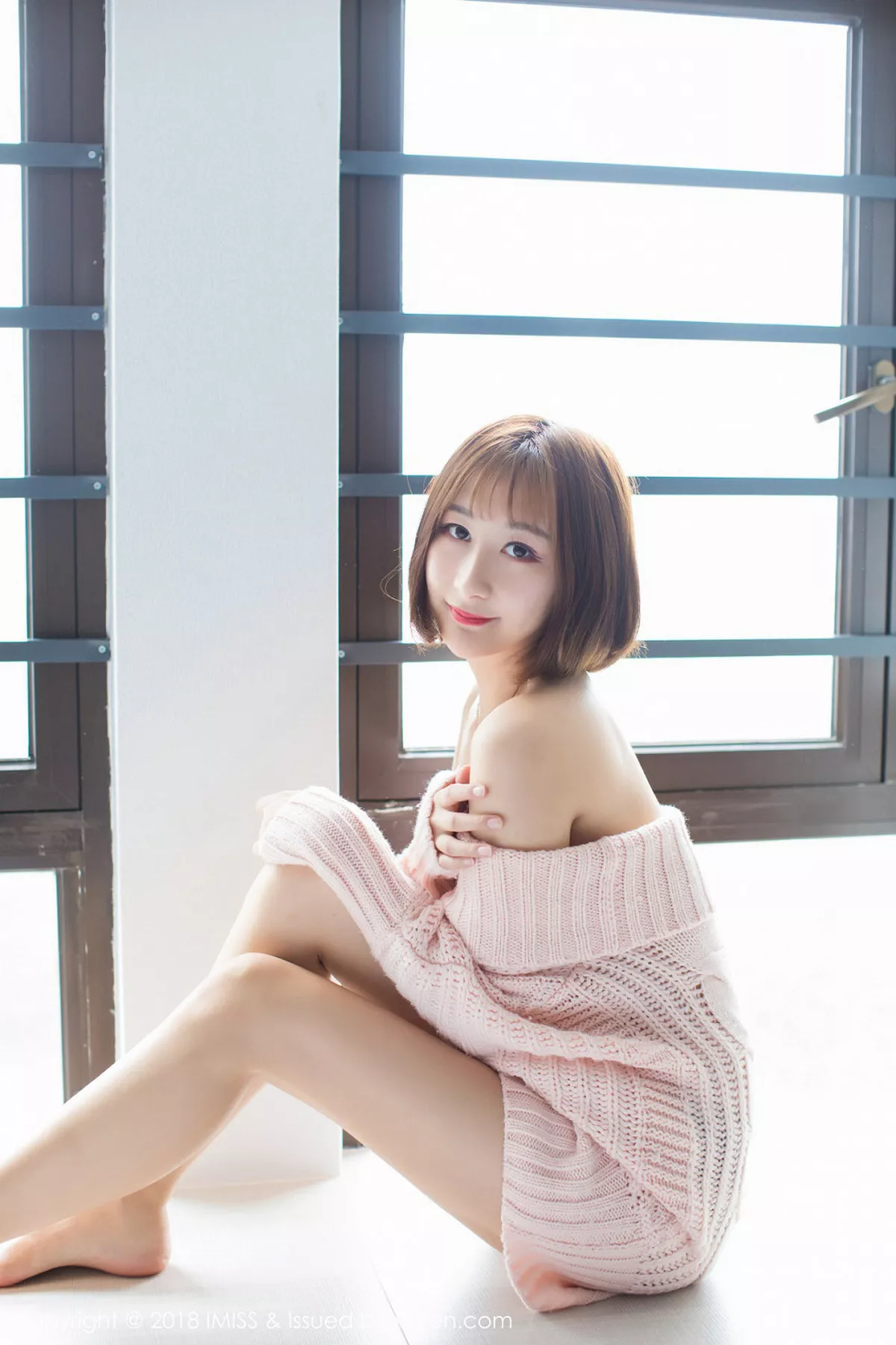 秀人集.com_[IMISS爱蜜社]Vol.240_嫩模九尾Ivy吊带背心配无内肉丝裤袜透视秀翘臀诱惑写真53P