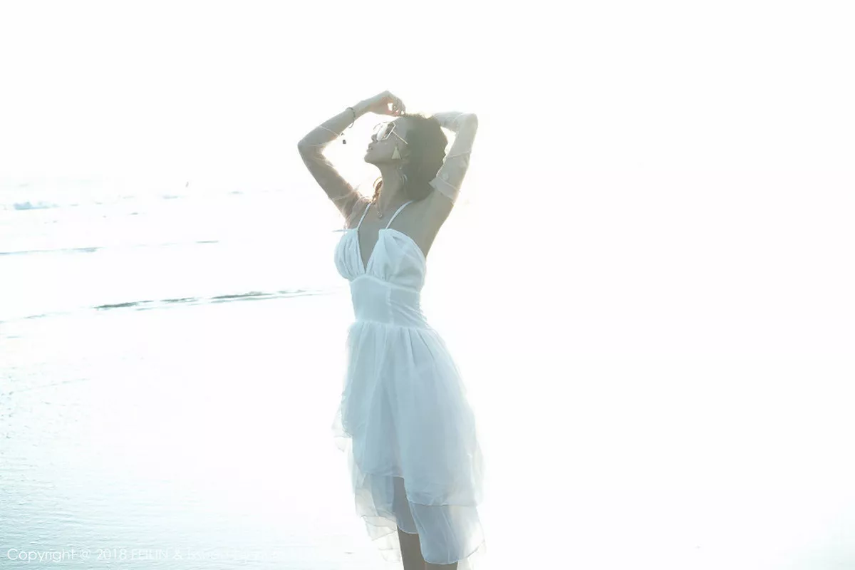 秀人集.com_[FeiLin嗲囡囡]Vol.142_嫩模冯木木LRIS班塔延岛旅拍海边清新吊带连身裙写真46P