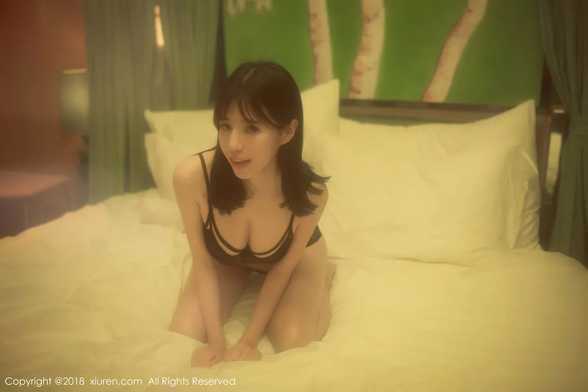 秀人集.com_[XiuRen秀人网]No.1026_嫩模艾栗栗居家黑色蕾丝内衣+户外清新美腿魅惑写真42P