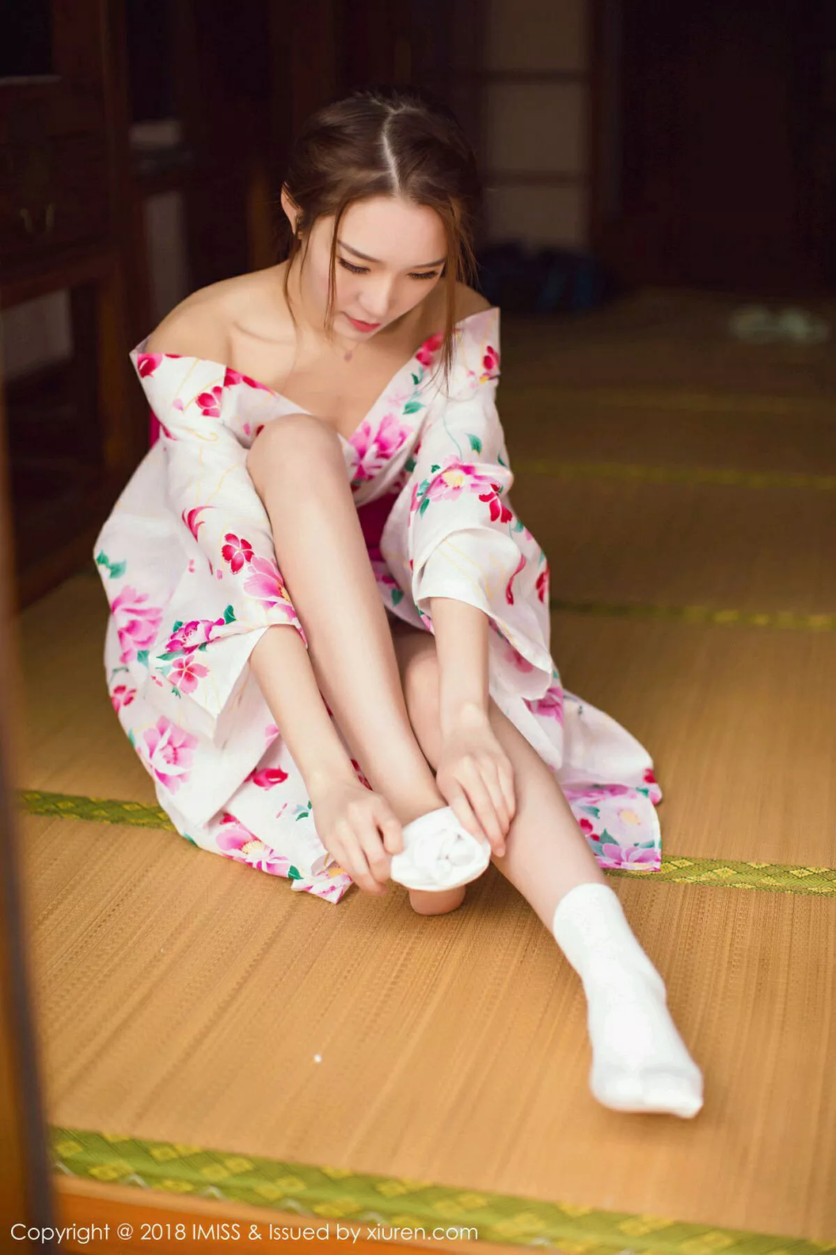 秀人集.com_[IMISS爱蜜社]Vol.252_嫩模Katrina私房日系和服真空露美乳+黑丝OL系列完美诱惑写真42P