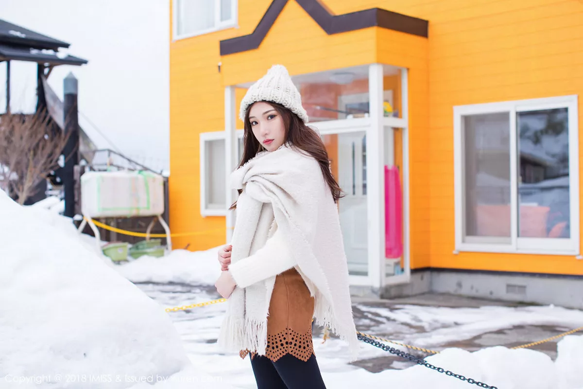 秀人集.com_[IMISS爱蜜社]Vol.256_嫩模小狐狸Sica北海道旅拍高叉连体衣配黑丝裤袜诱惑写真37P