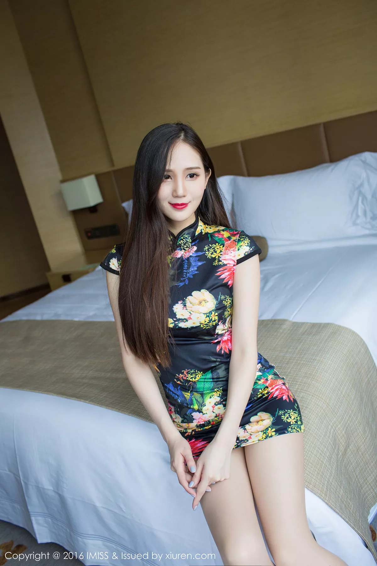 秀人集.com_[IMISS爱蜜社]Vol.117_嫩模SISY思黄色紧身连身短裙半透撩人完美身材写真54P