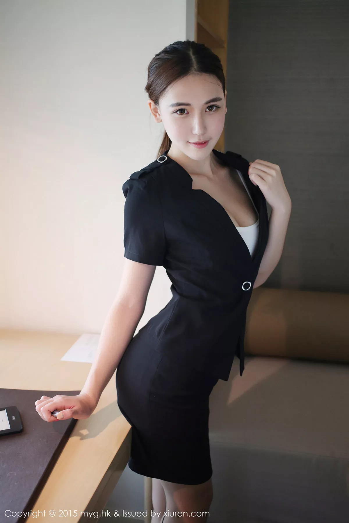 秀人集.com_[MyGirl美媛馆]Vol.161_嫩模熊吖BOBO黑色教师制服吊带丝袜性感迷人写真40P