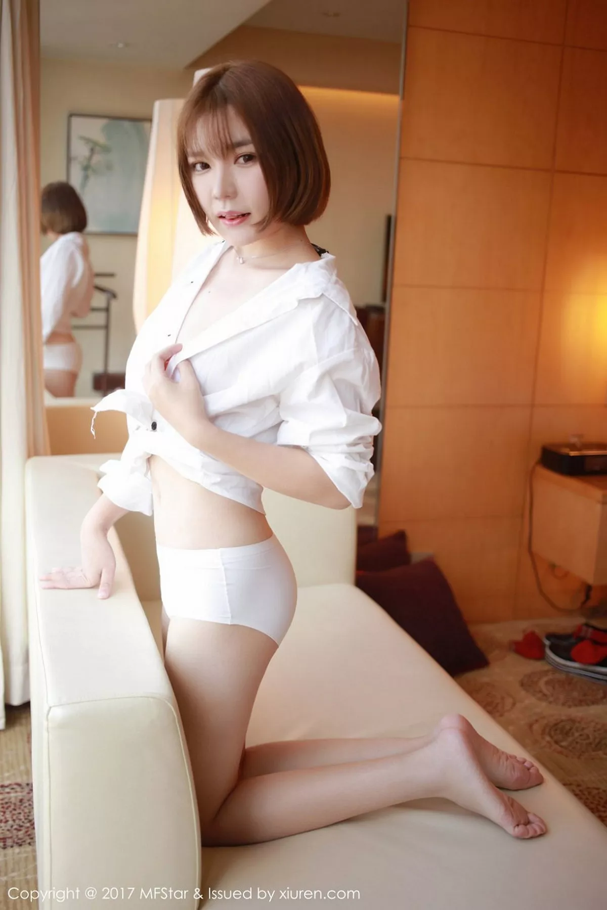 秀人集.com_[MFStar模范学院]Vol.089_丽质嫩模冷不丁居家白衬衣不穿内衣秀美胸撩人写真52P