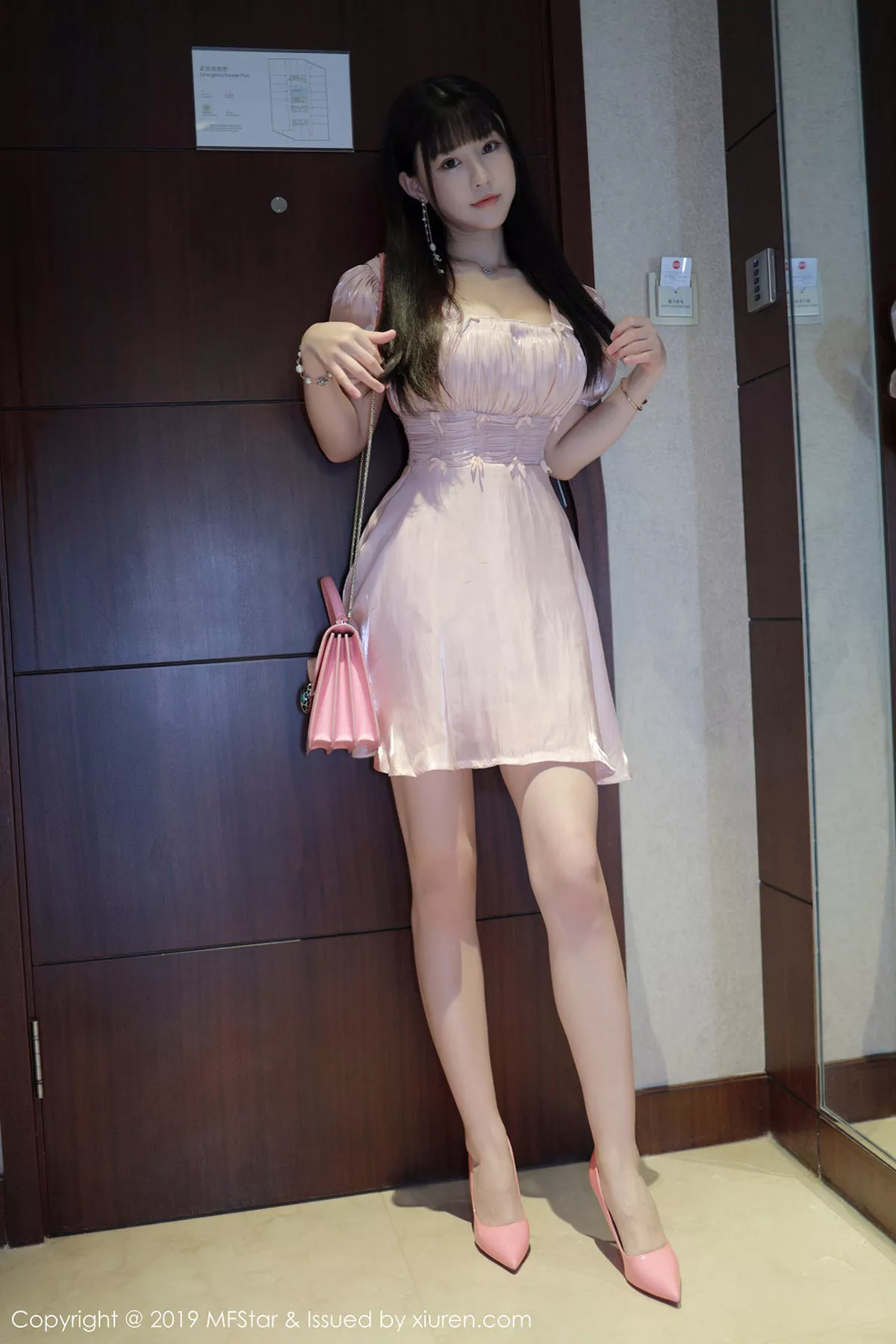 秀人集.com_[MFStar模范学院]Vol.217_女神Flower朱可儿粉色连身裙全脱秀性感内衣完美诱惑写真90P