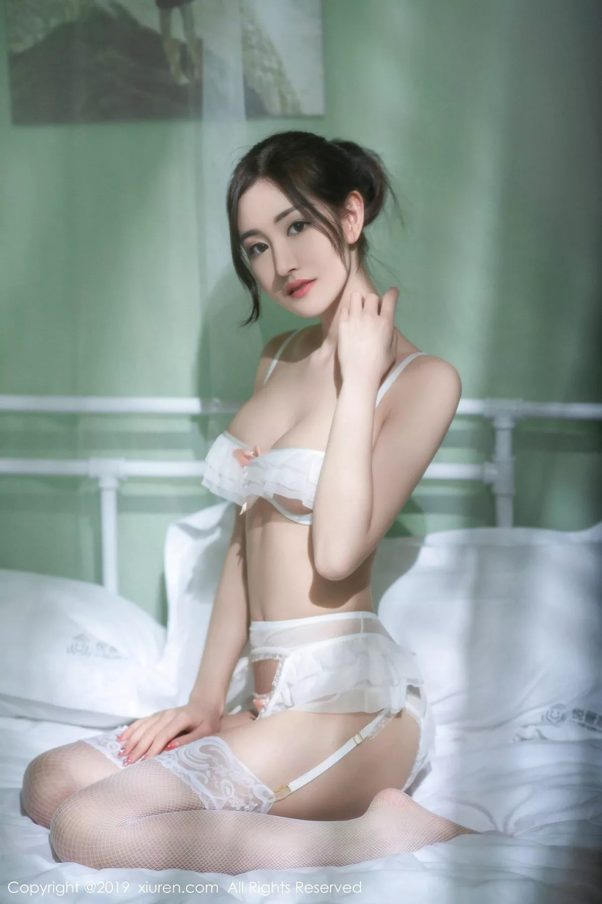 秀人集.com_[XiuRen秀人网]No.1693_嫩模沈梦瑶私房白色蕾丝情趣内衣配吊带蕾丝袜撩人魅惑写真40P