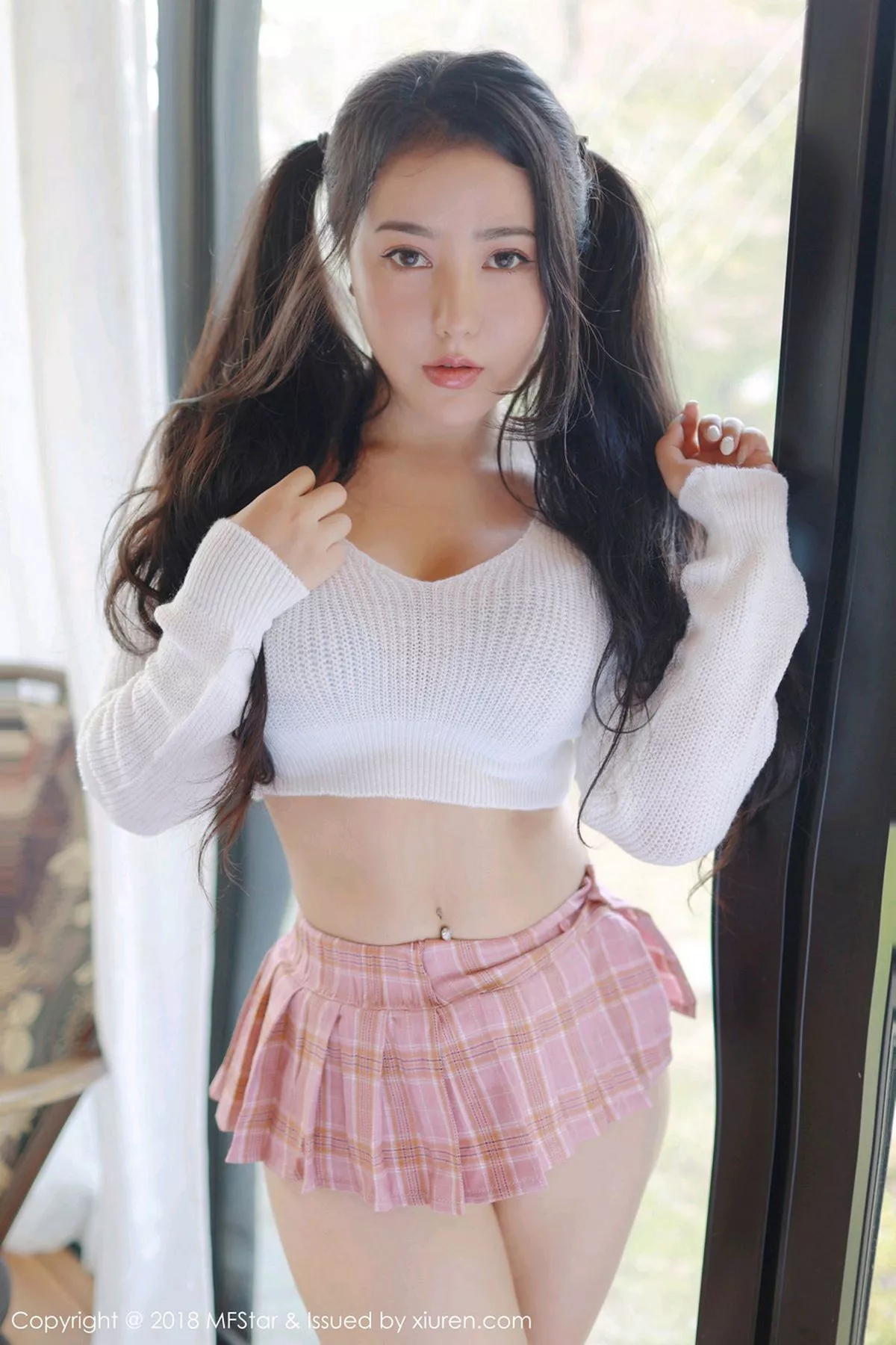 秀人集.com_[MFStar模范学院]Vol.168_女神Manuela玛鲁娜日本旅拍私房粉色短裙秀翘臀极致诱惑写真51P