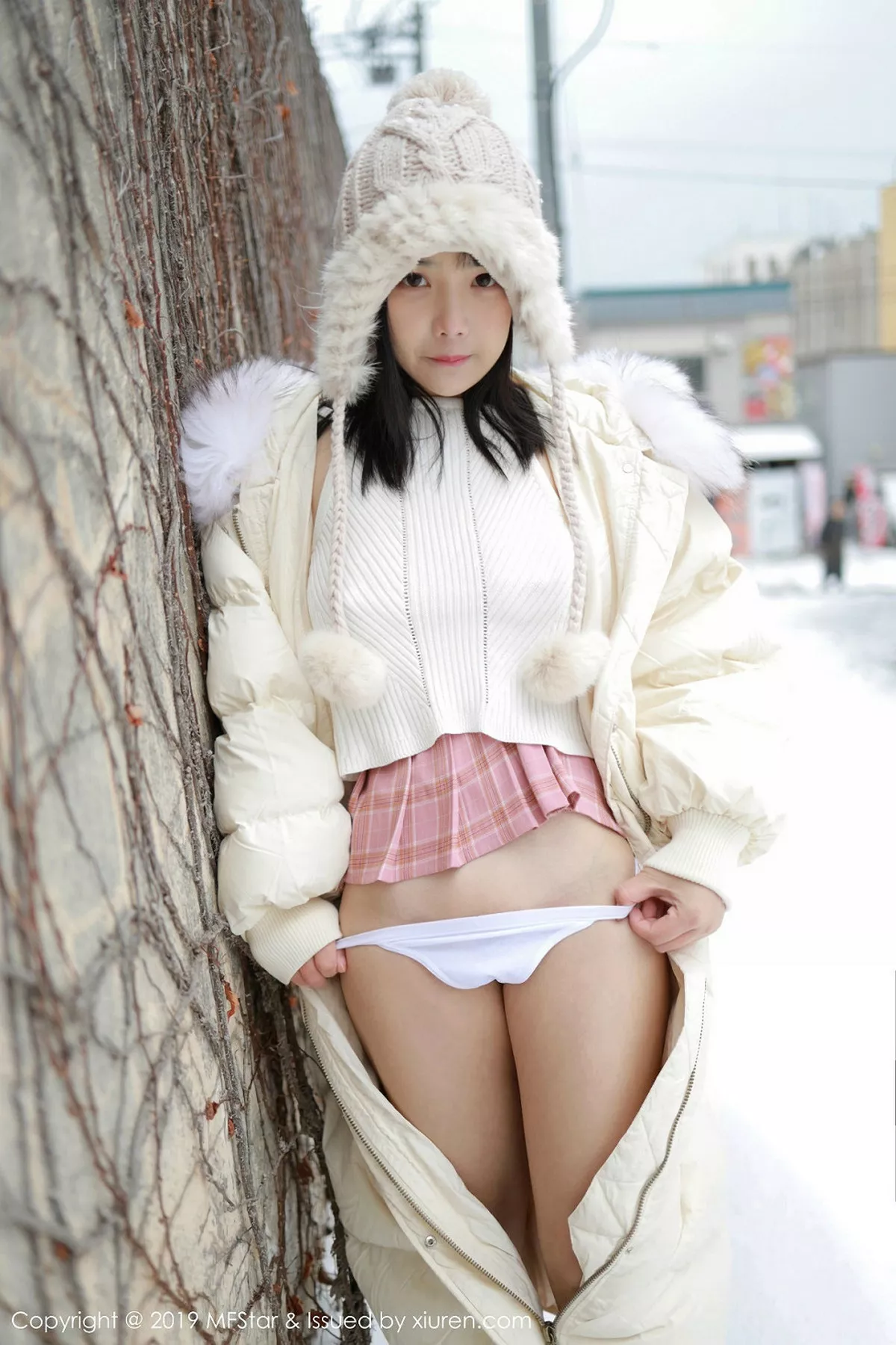秀人集.com_[MFStar模范学院]Vol.246_嫩模徐微微mia北海道旅拍室外冰天雪地街头主题性感写真61P