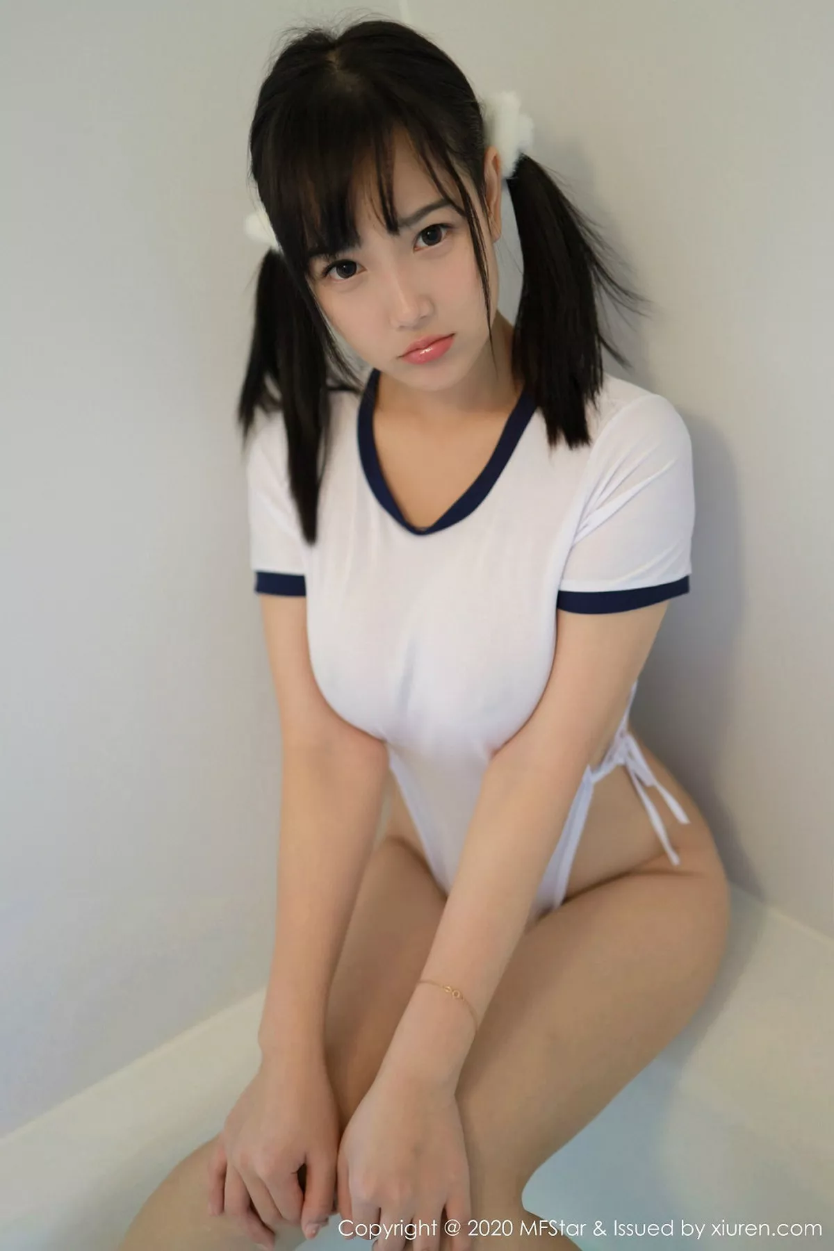 秀人集.com_[MFStar模范学院]Vol.250_嫩模徐微微mia北海道旅拍浴缸里死库水秀巨乳诱惑写真54P