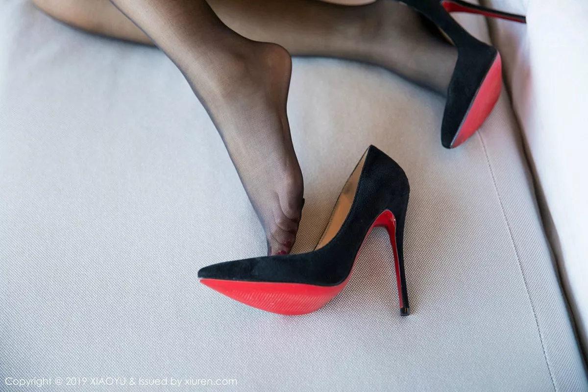 秀人集.com_[XiaoYu画语界]Vol.026_女神Angela喜欢猫马尔代夫旅拍私房性感内衣完美诱惑写真72P