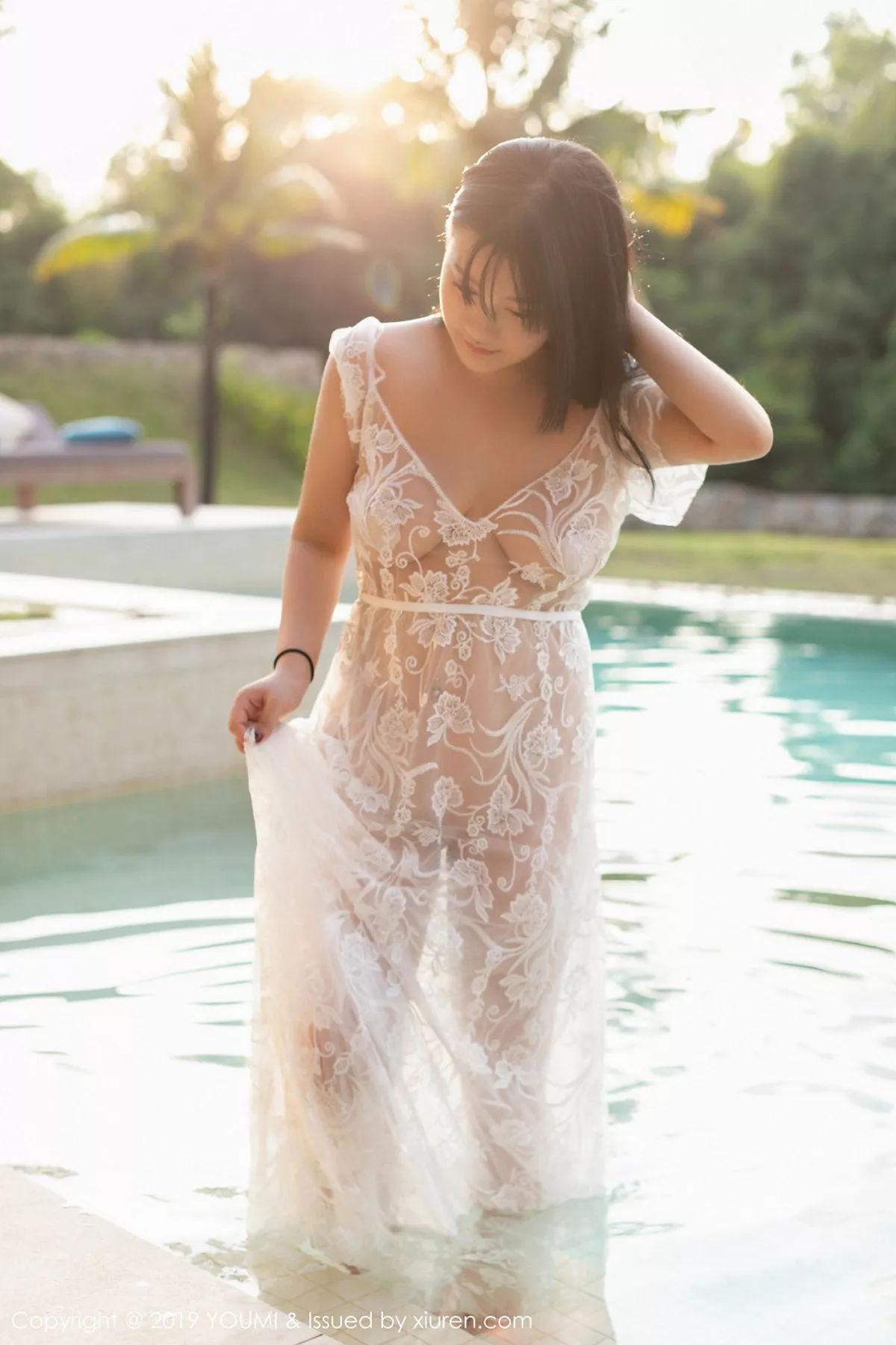 秀人集.com_[YouMi尤蜜荟]Vol.315_嫩模小尤奈富国岛旅拍泳池缕空内衣湿身露豪乳喷血诱惑写真32P