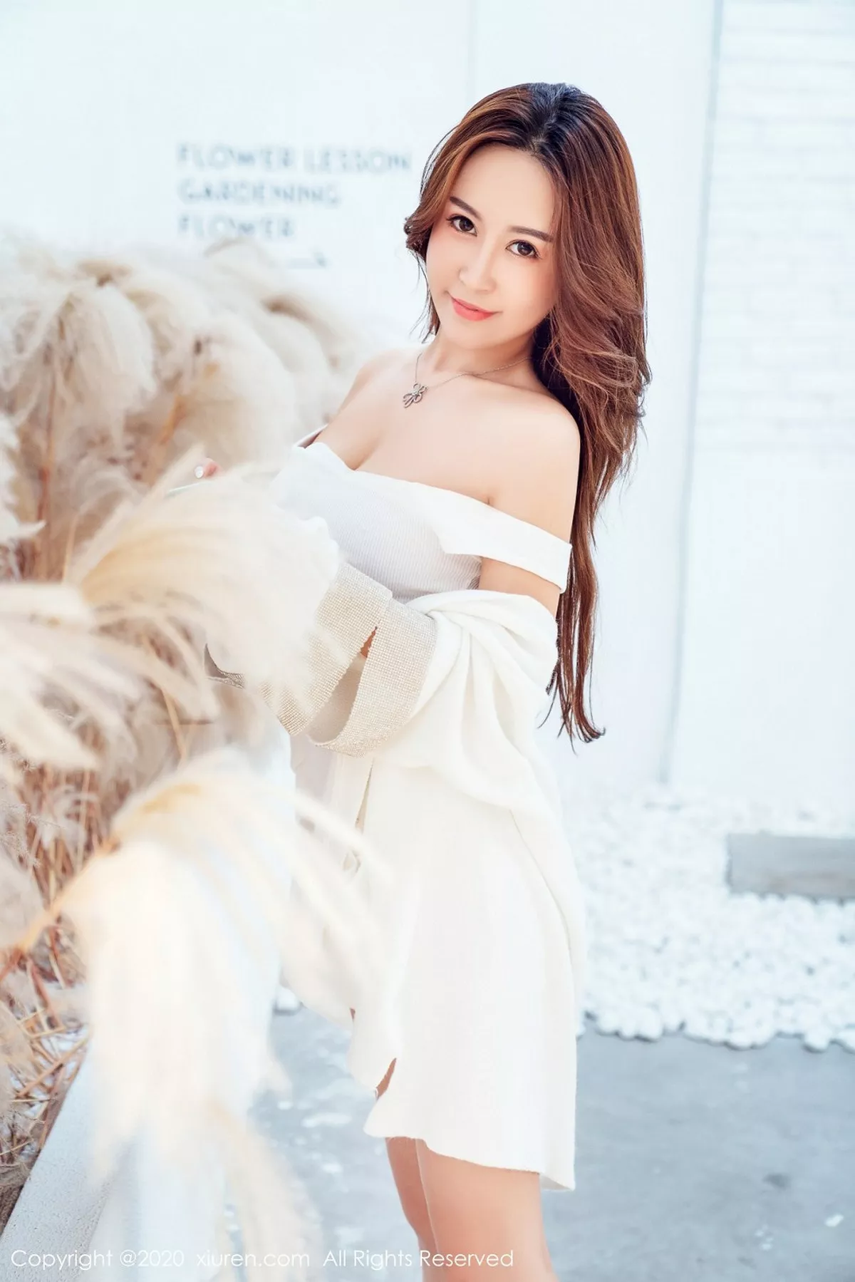 秀人集.com_[XiuRen秀人网]No.2121_嫩模周井空私房白色透亮低胸衣秀白嫩豪乳撩人诱惑写真40P