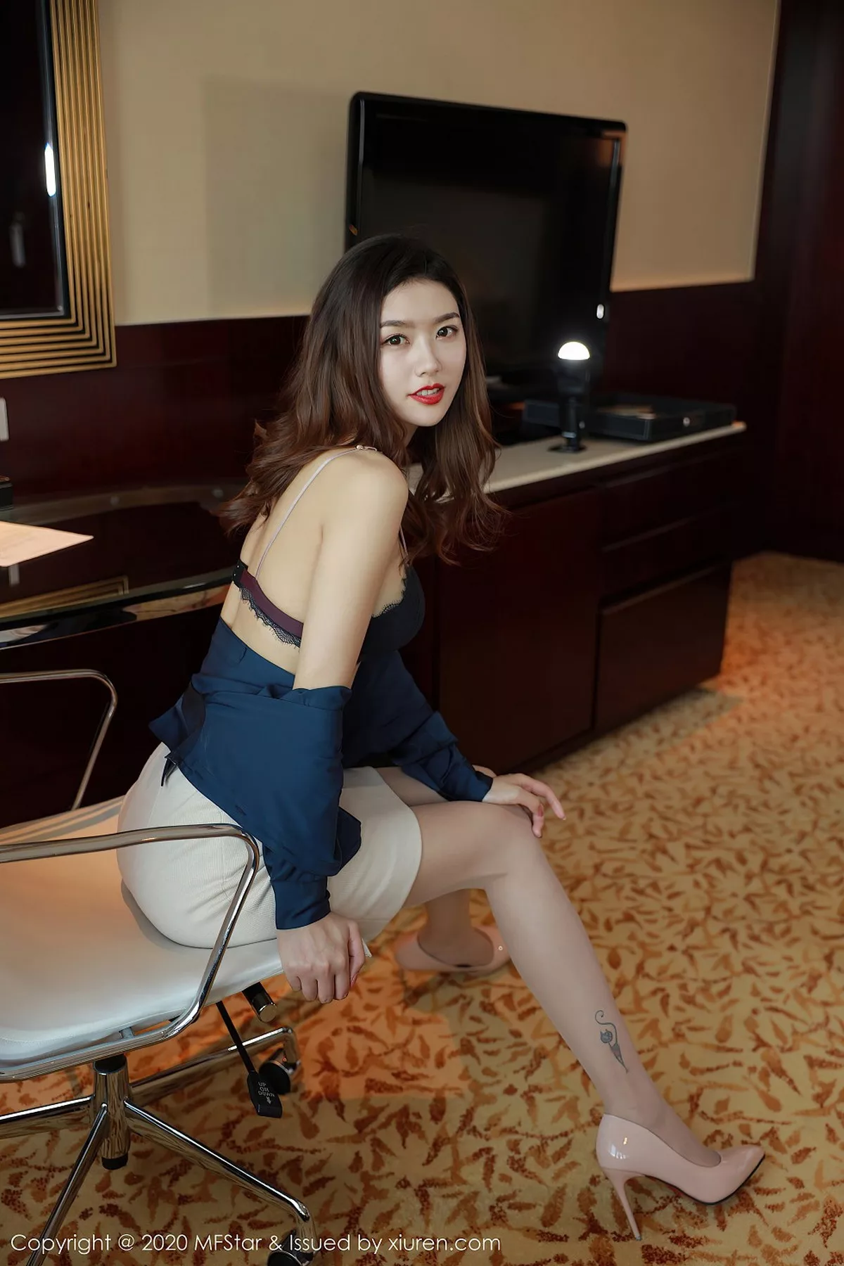 秀人集.com_[MFStar模范学院]Vol.381_嫩模方子萱经典职场秘书0L主题黑色内衣配肉丝裤袜诱惑写真71P