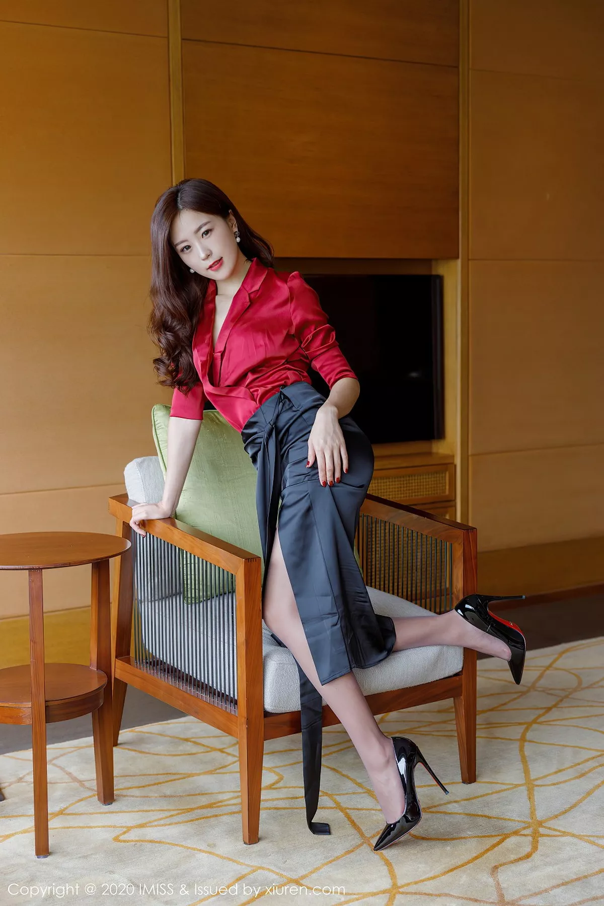 秀人集.com_[IMISS爱蜜社]Vol.502_嫩模杨紫嫣Cynthia心愿旅拍红色典雅礼裙配黑丝裤袜诱惑写真55P