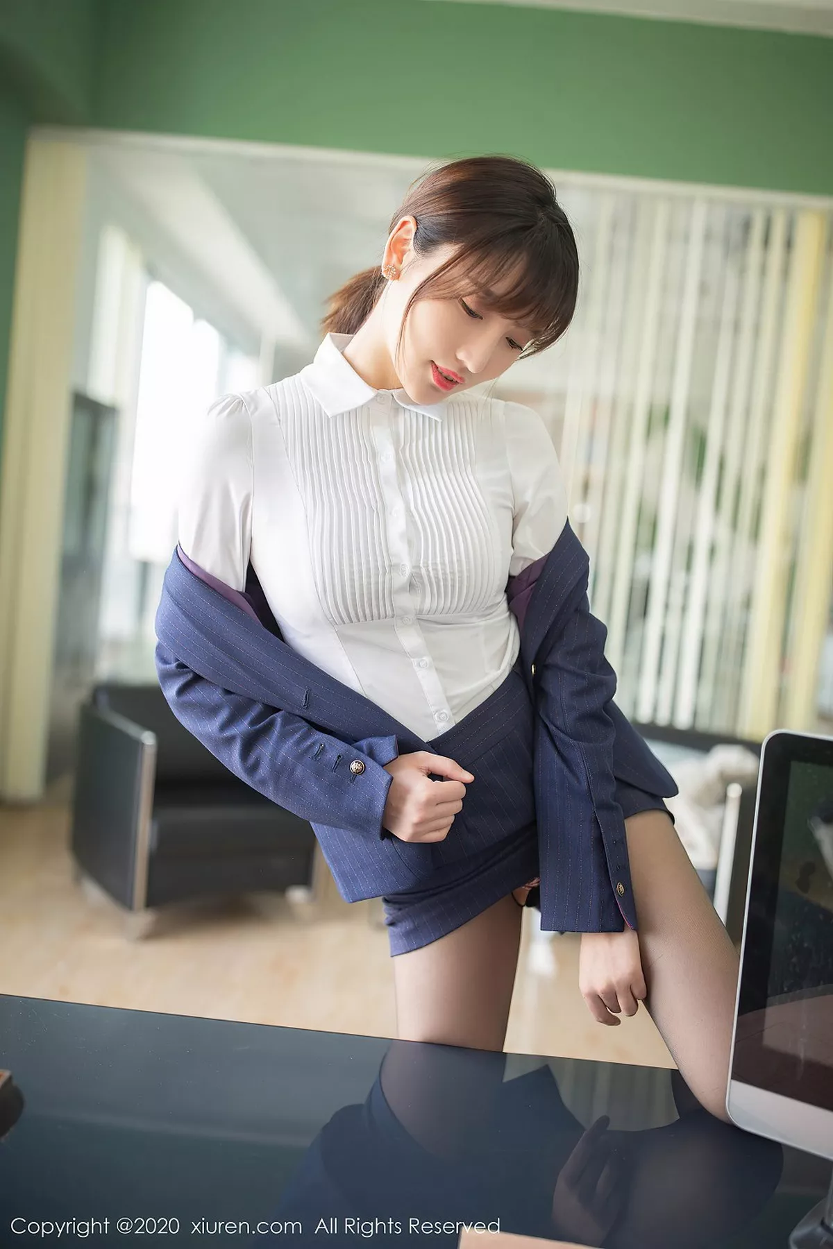 秀人集.com_[XiuRen秀人网]No.2577_嫩模陆萱萱职场boss办公室主题开档黑丝裤袜秀翘臀惹火诱惑写真76P