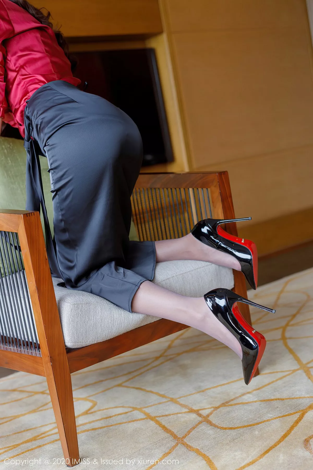 秀人集.com_[IMISS爱蜜社]Vol.502_嫩模杨紫嫣Cynthia心愿旅拍红色典雅礼裙配黑丝裤袜诱惑写真55P