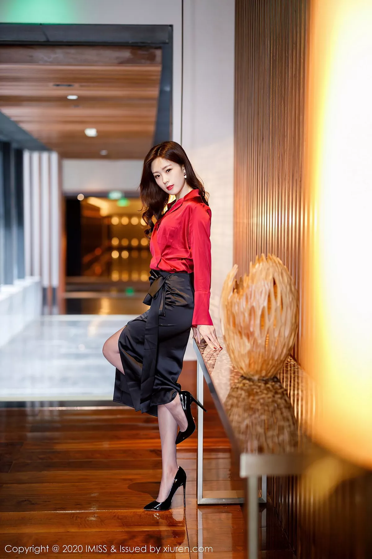 秀人集.com_[IMISS爱蜜社]Vol.502_嫩模杨紫嫣Cynthia心愿旅拍红色典雅礼裙配黑丝裤袜诱惑写真55P