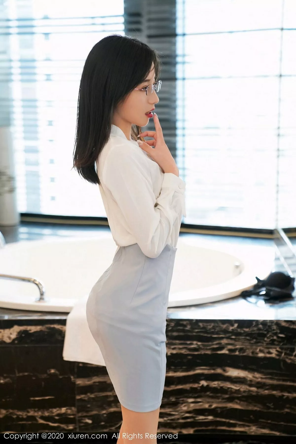 秀人集.com_[XiuRen秀人网]No.2825_嫩模仓井优香眼镜OL职业装秘书主题撩裙露白色缕空内裤诱惑写真50P