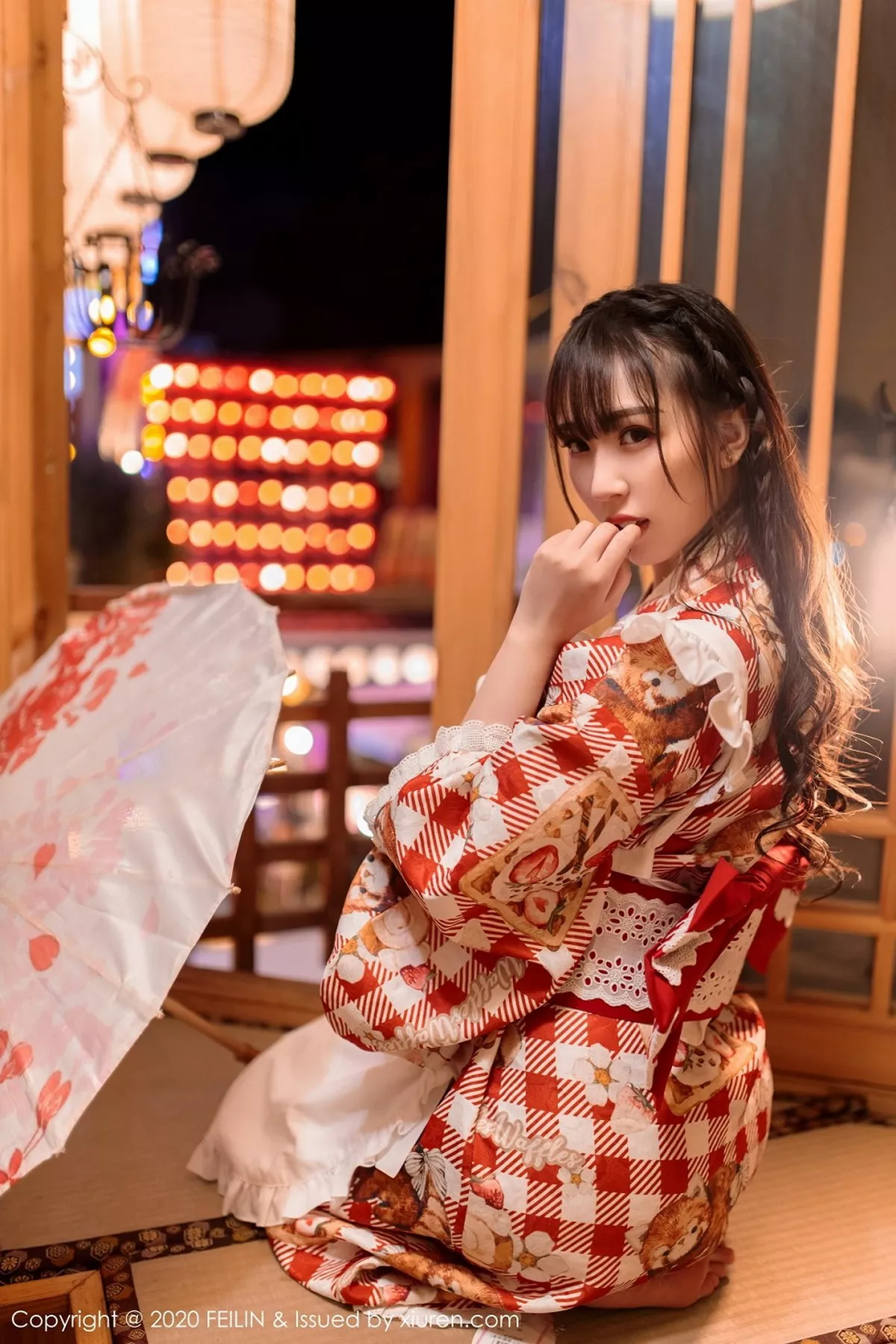 秀人集.com_[FeiLin嗲囡囡]VOL.360_嫩模小波多私房日系风团花锦簇半脱秀凹凸身材诱惑写真50P