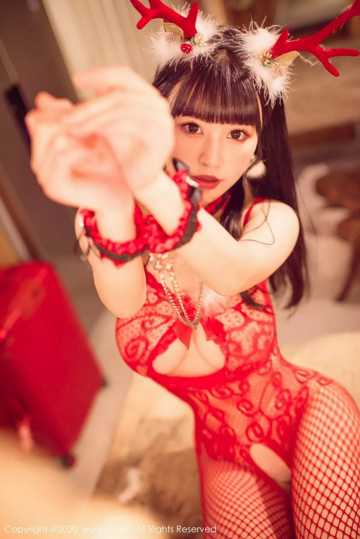 秀人集.com_[XiuRen秀人网]No.2940_女神朱可儿Flower圣诞主题开档连体红丝缕空秀火辣身材诱惑写真50P