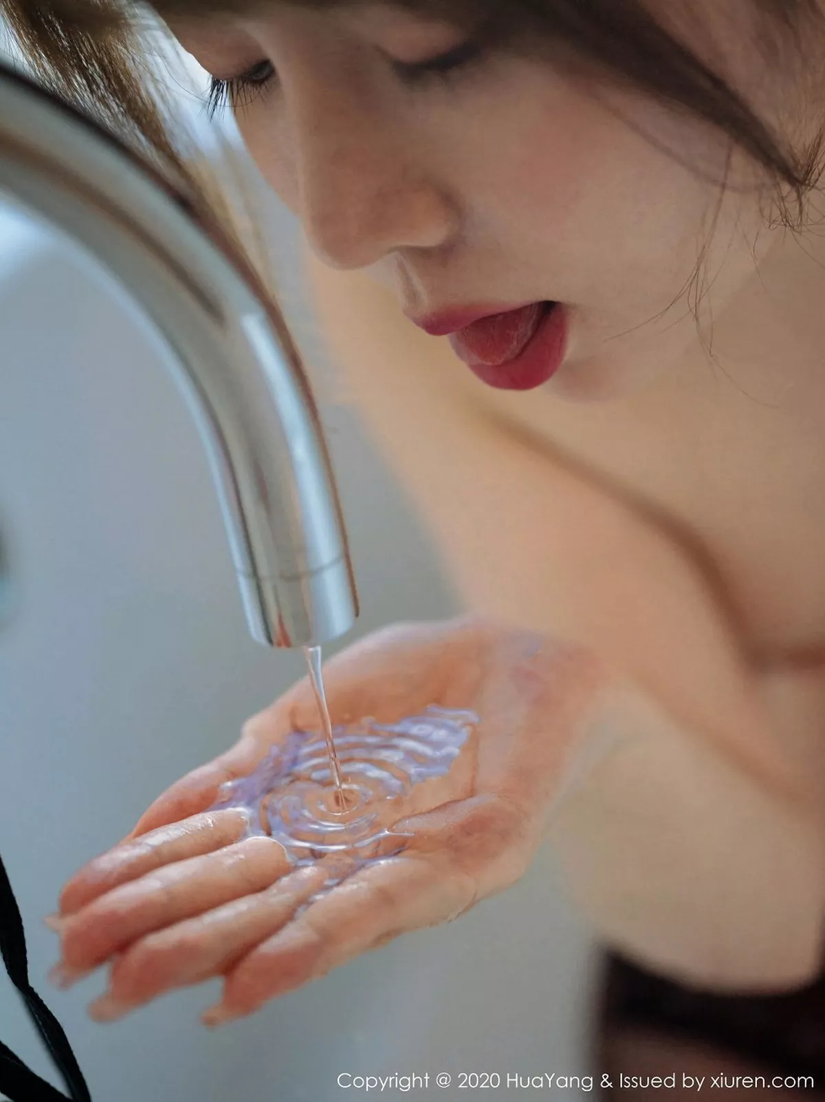 秀人集.com_[HuaYang花漾]Vol.343_女神王雨纯厦门旅拍浴室三点式内衣配吊带蕾丝撩人诱惑写真50P