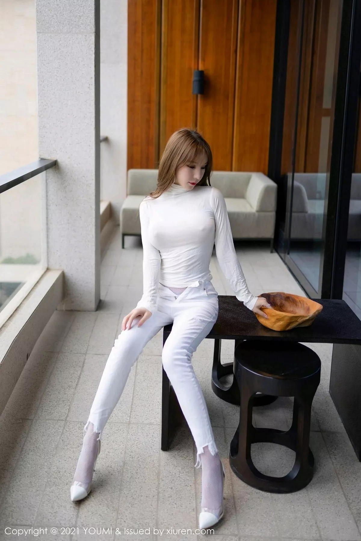 秀人集.com_[YouMi尤蜜荟]Vol.589_女神周于希Sandy厦门旅拍高领真空毛衣配白丝网袜诱惑写真56P