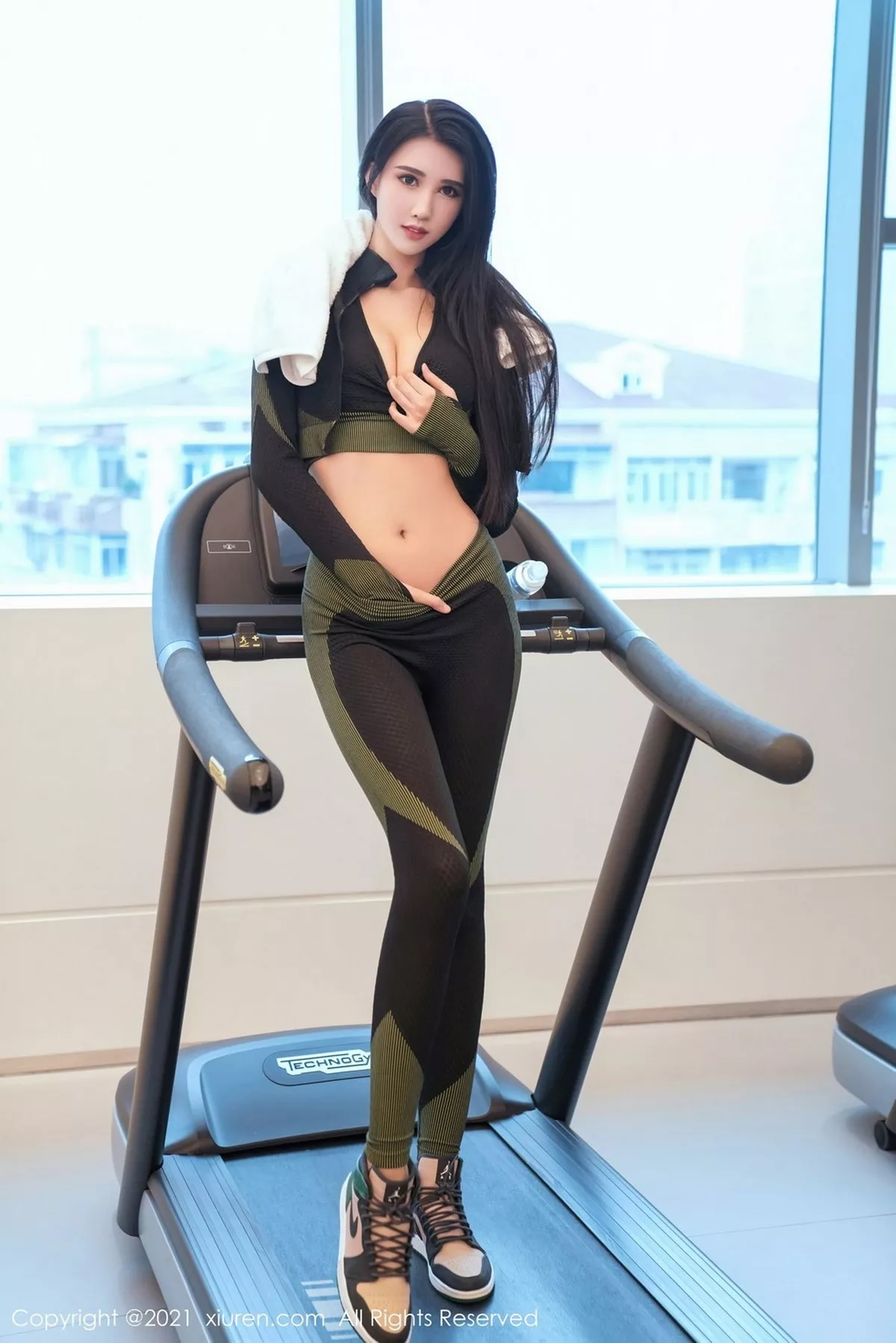 秀人集.com_[XiuRen秀人网]No.3040_嫩模葛征江浙沪旅拍健身房主题紧身运动装秀完美曲线性感写真56P