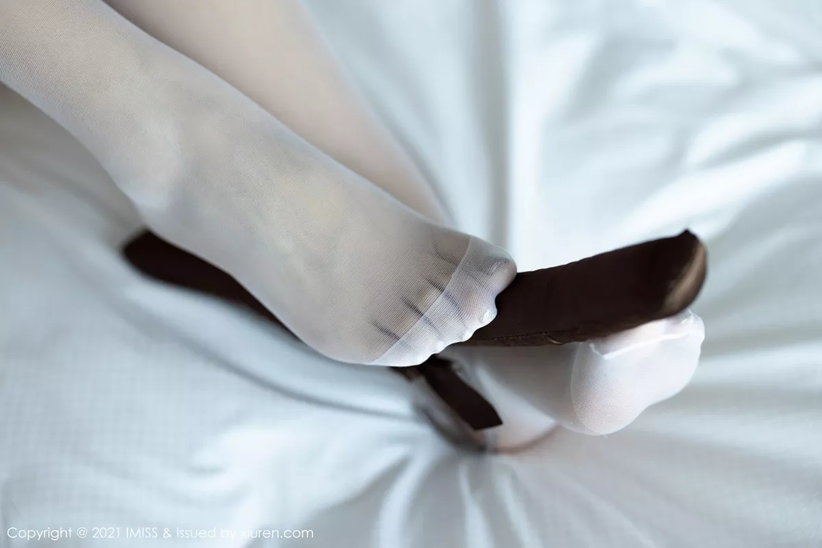 秀人集.com_[IMISS爱蜜社]Vol.565_嫩模萌白酱粉色护士制服主题床上白色蕾丝袜秀美腿诱惑写真66P