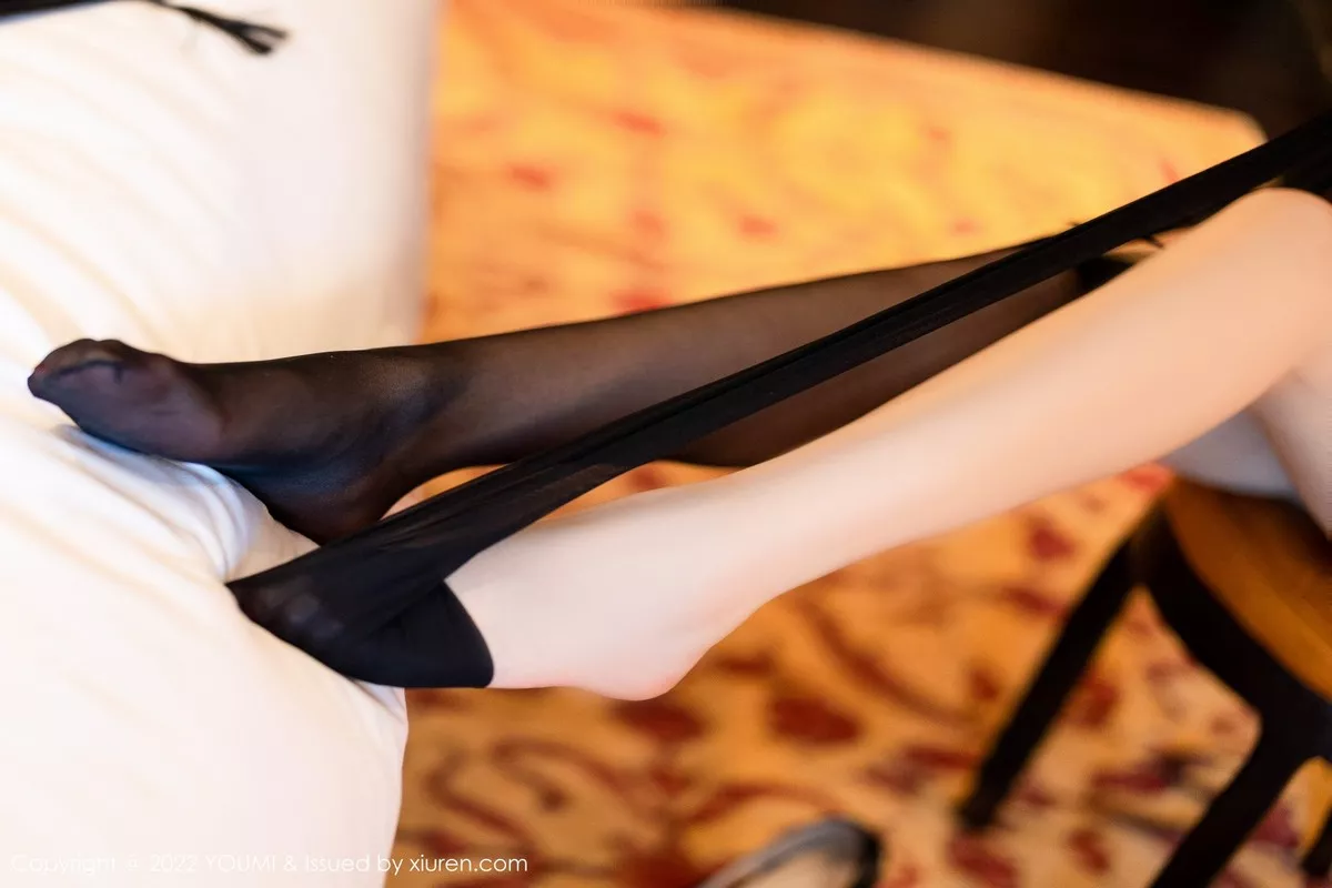 秀人集.com_[YouMi尤蜜荟]Vol.817_女神奶瓶土肥圆私房黑色露肩裙配超薄黑丝秀完美身材诱惑写真92P