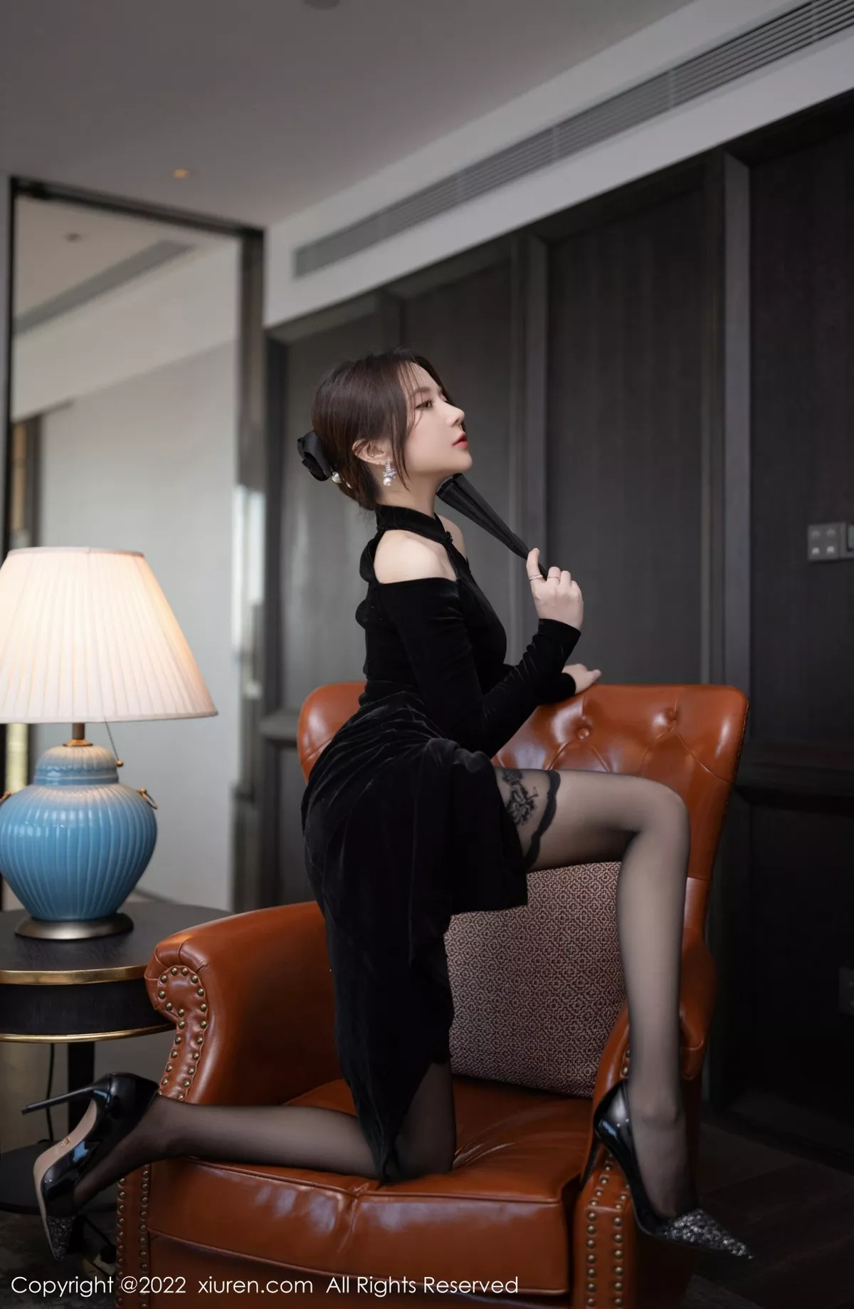 秀人集.com_[XiuRen秀人网]No.5362_模特鱼子酱Fish云南旅拍脱黑色露肩礼裙露蕾丝内衣迷人诱惑写真79P