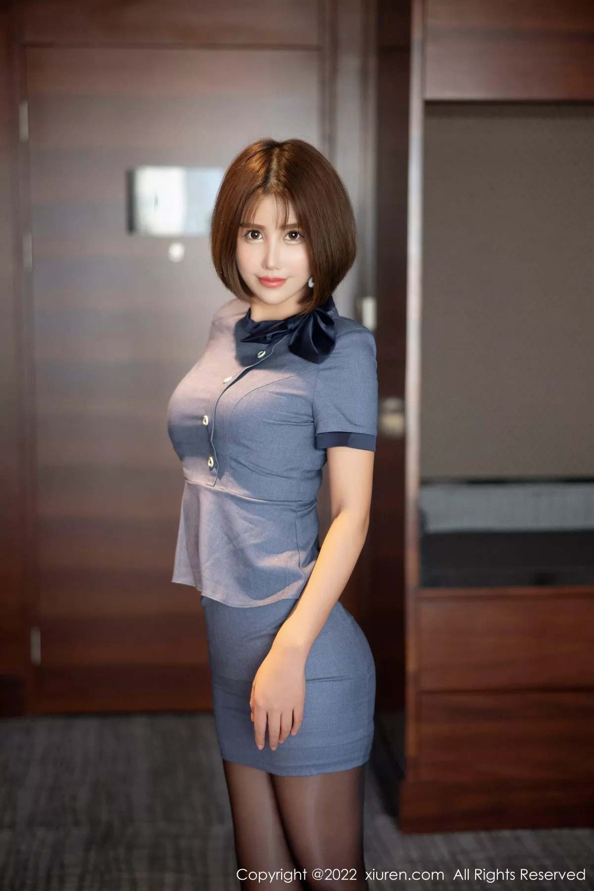 秀人集.com_[XiuRen秀人网]No.5348_模特宋愉愉脱灰色服饰露性感黑色轻透内衣配开档黑丝诱惑写真94P