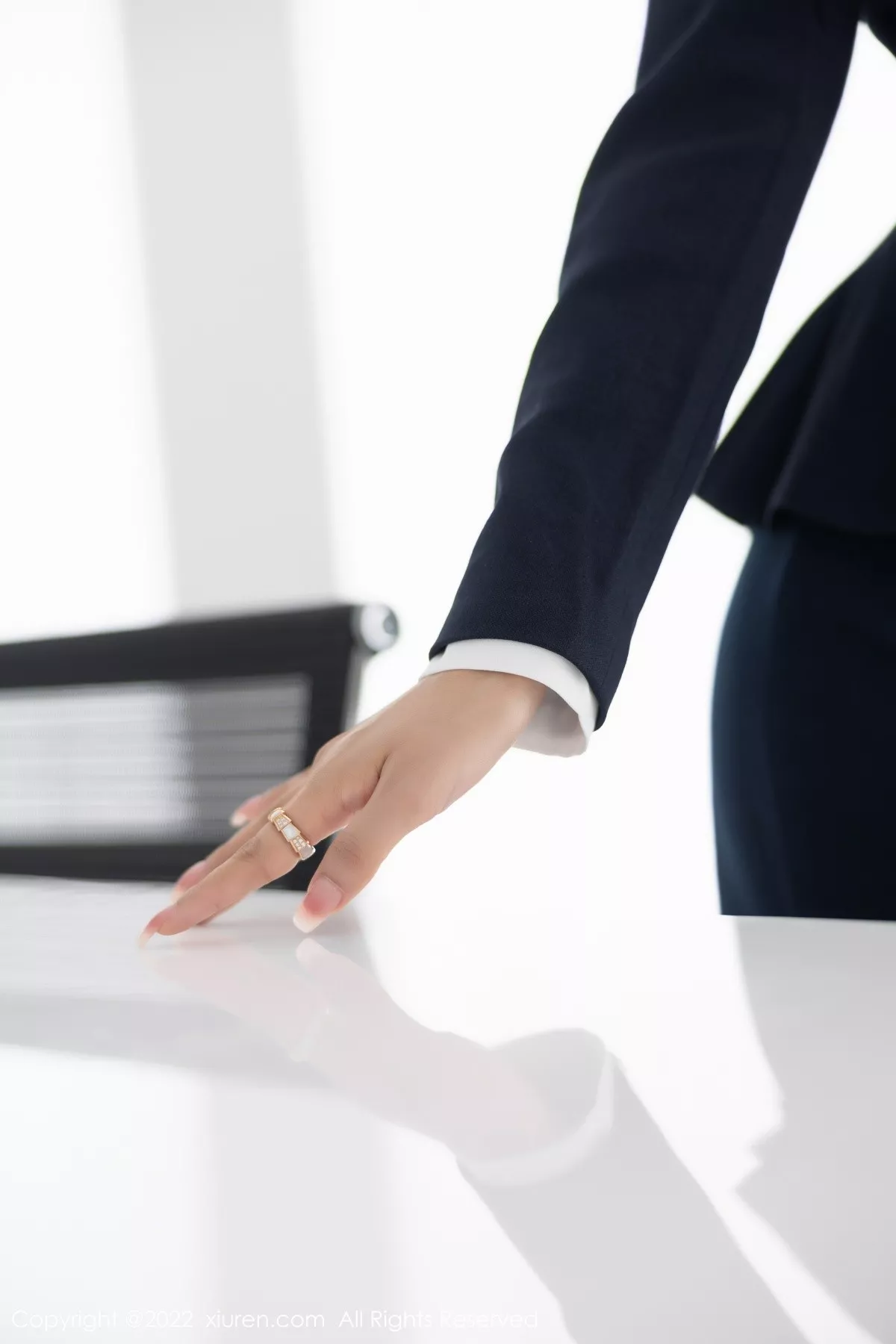 秀人集.com_[XiuRen秀人网]No.5563_女神王馨瑶yanni脱OL职业装露性感灰色内衣配超薄黑丝诱惑写真80P