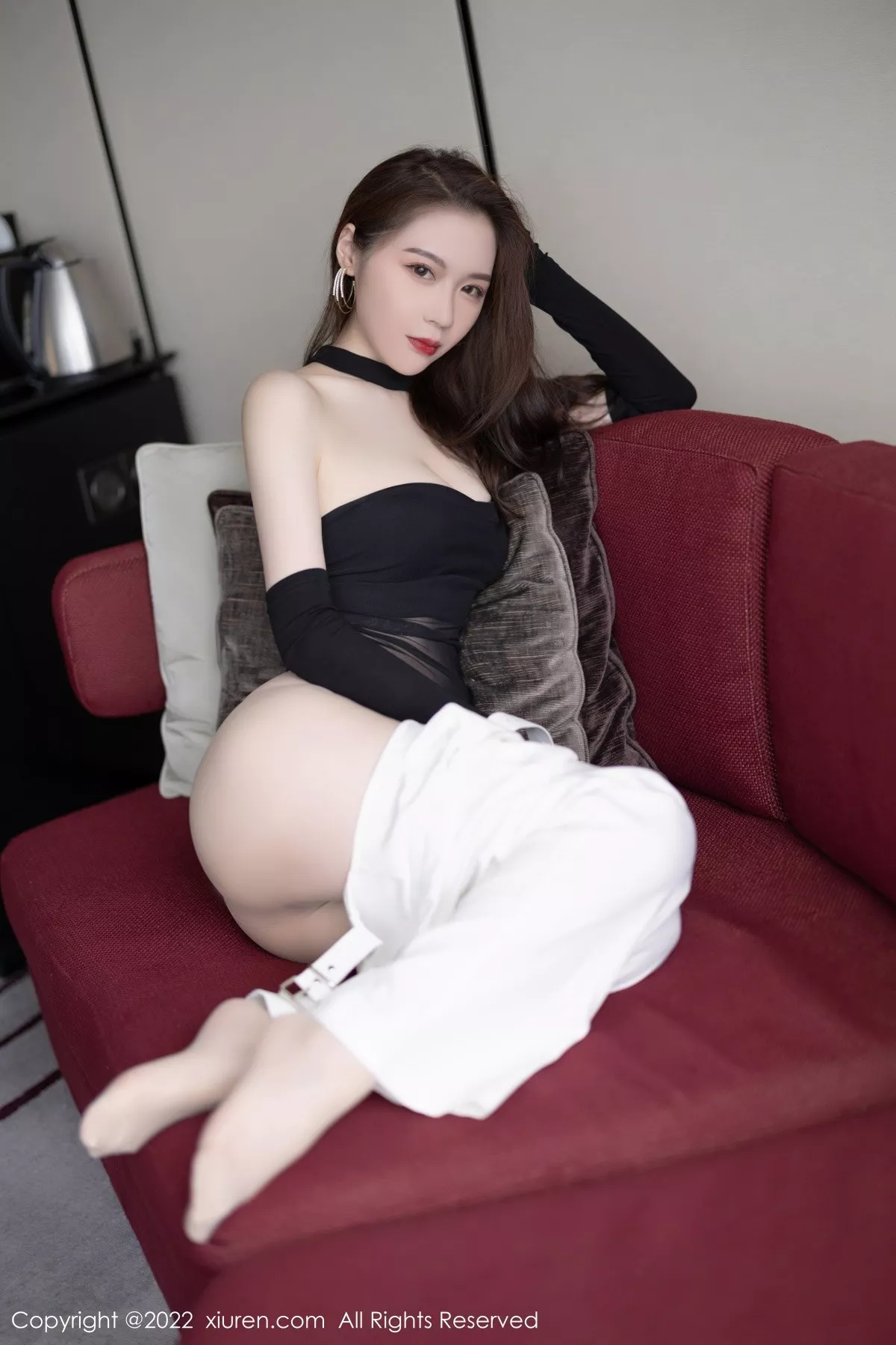 秀人集.com_[XiuRen秀人网]No.5487_模特梦心玥黑色轻透露肩网纱配白长裤半脱秀曼妙身姿诱惑写真80P