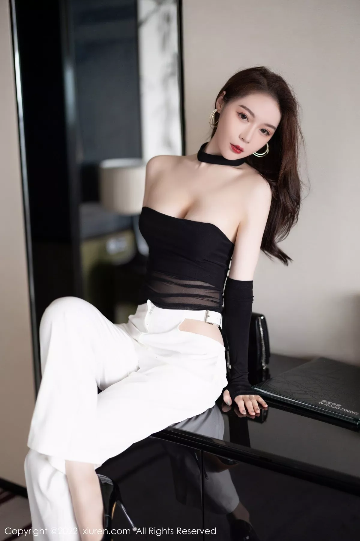 秀人集.com_[XiuRen秀人网]No.5487_模特梦心玥黑色轻透露肩网纱配白长裤半脱秀曼妙身姿诱惑写真80P