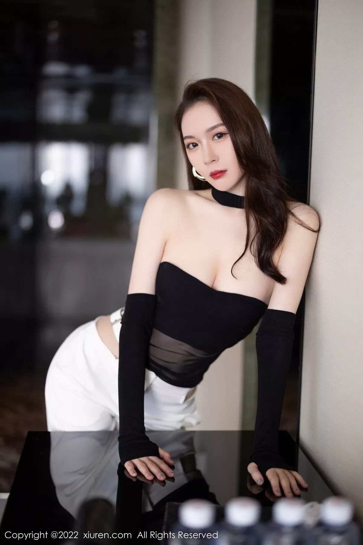 秀人集.com_[XiuRen秀人网]No.5487_模特梦心玥黑色轻透露肩网纱配白长裤半脱秀曼妙身姿诱惑写真80P