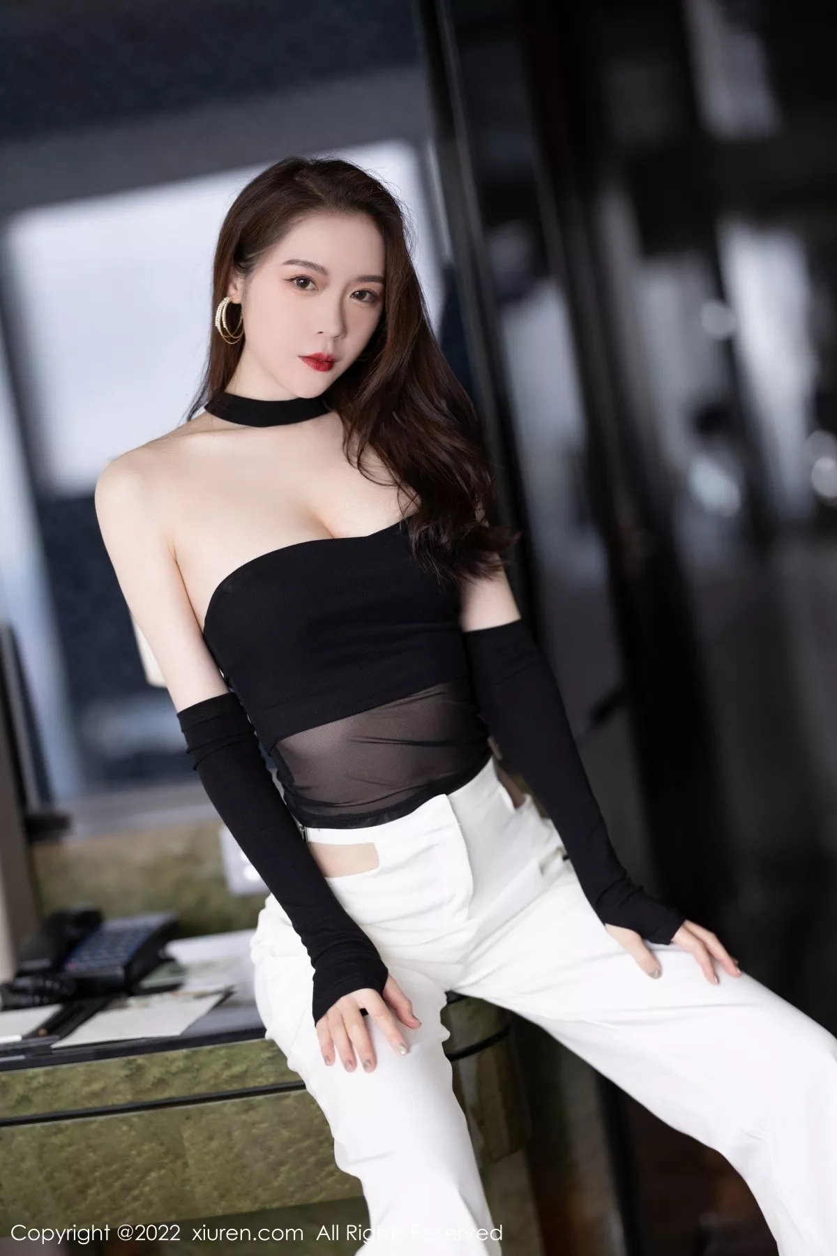 秀人集.com_[XiuRen秀人网]No.5487_模特梦心玥黑色轻透露肩网纱配白长裤半脱秀曼妙身姿诱惑写真80P