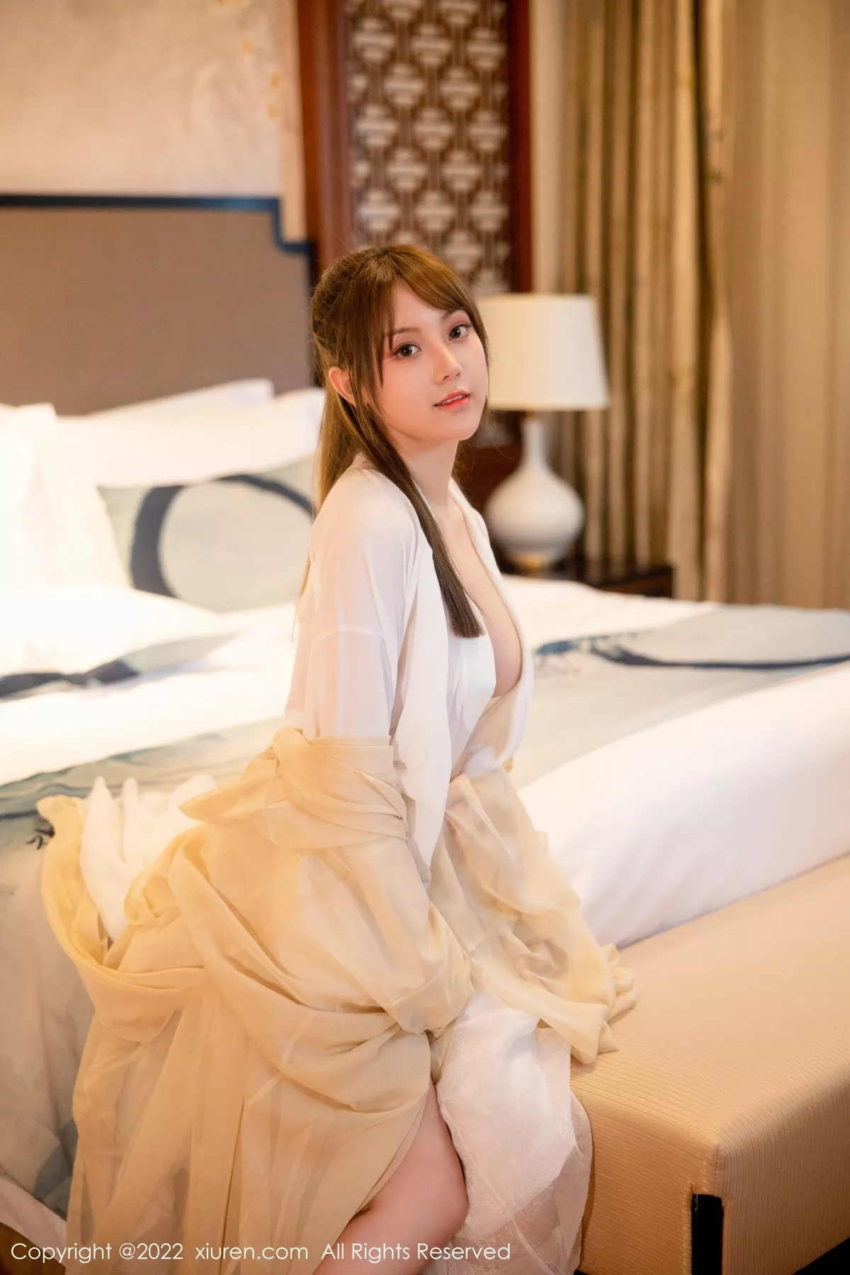 秀人集.com_[XiuRen秀人网]No.5653_模特豆瓣酱私房性感白色古装服饰半脱露白嫩豪乳惹火诱惑写真77P