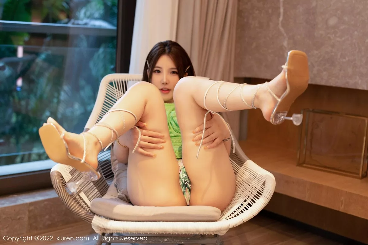 秀人集.com_[XiuRen秀人网]No.5655_模特小海臀Rena性感黄绿色收身连衣裙秀浑圆美臀迷人诱惑写真64P