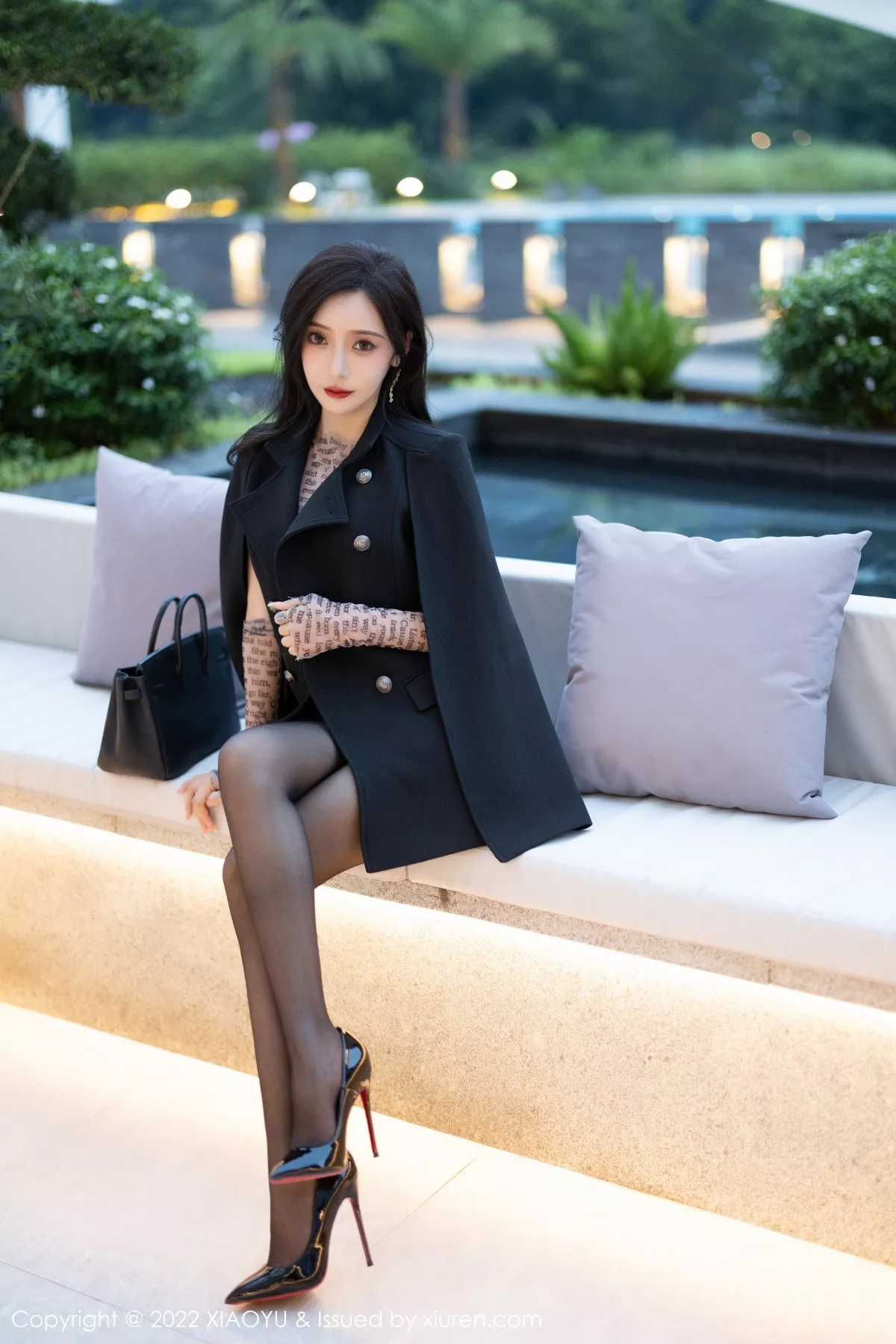 秀人集.com_[XiaoYu画语界]Vol.916_女神王馨瑶yanni半脱露轻透服饰配超薄黑丝秀惹火身材诱惑写真93P