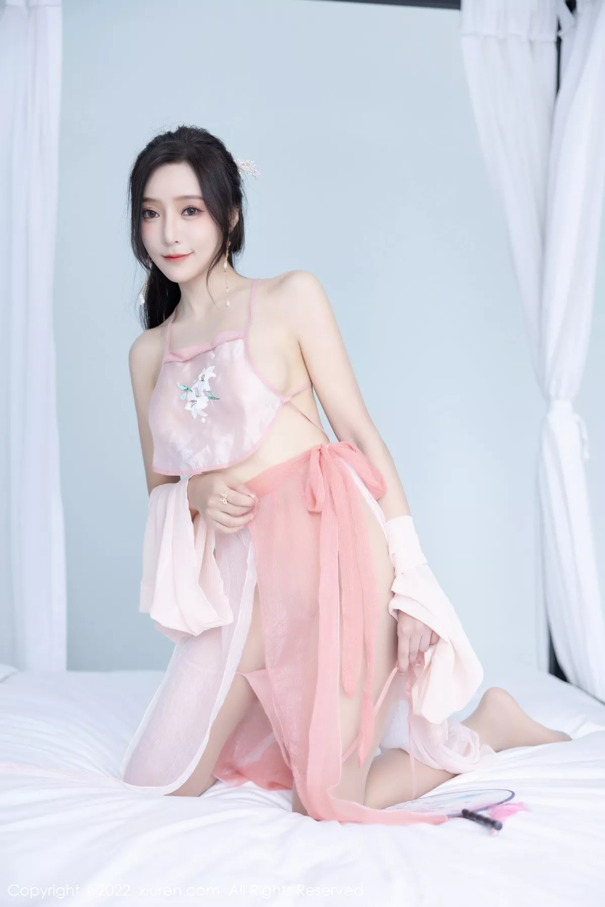 秀人集.com_[XiuRen秀人网]No.6040_女神王馨瑶yanni私房粉色肚兜配超薄肉丝秀惹火身材诱惑写真81P