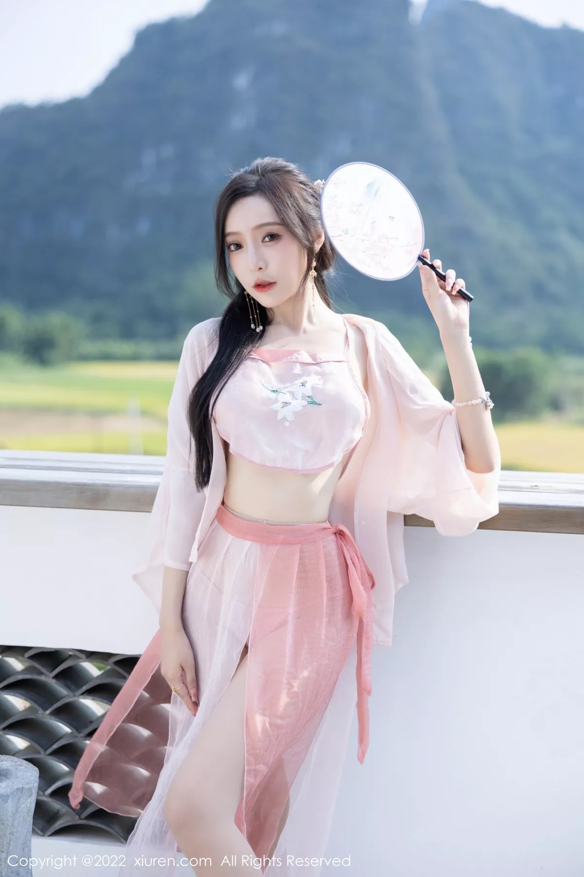 秀人集.com_[XiuRen秀人网]No.6040_女神王馨瑶yanni私房粉色肚兜配超薄肉丝秀惹火身材诱惑写真81P