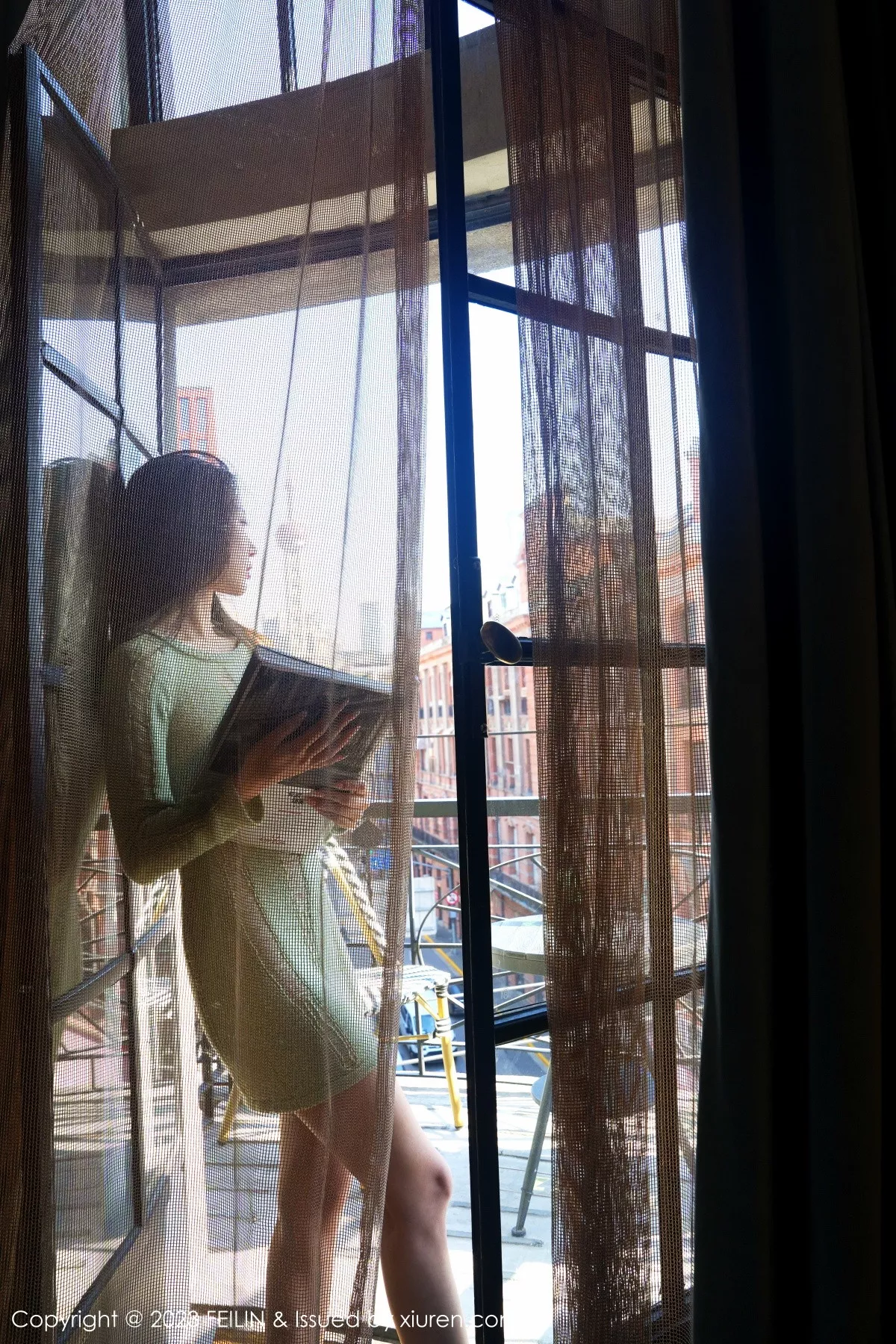 秀人集.com_[FeiLin嗲囡囡]VOL.462_女神冯木木LRIS酒店场景浅绿薄透上衣半脱秀惹火身材迷人写真79P