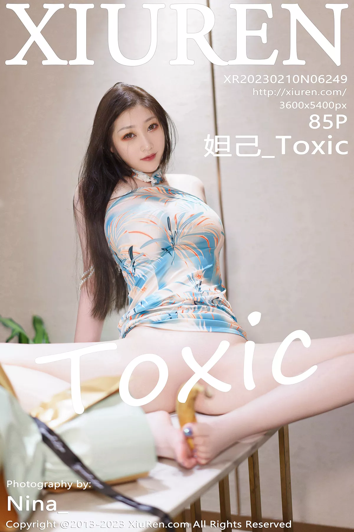 秀人集.com_[XiuRen秀人网]No.6249_女神妲己_Toxic私房性感浅色露肩连衣短裙秀雪峰美臀诱惑写真85P