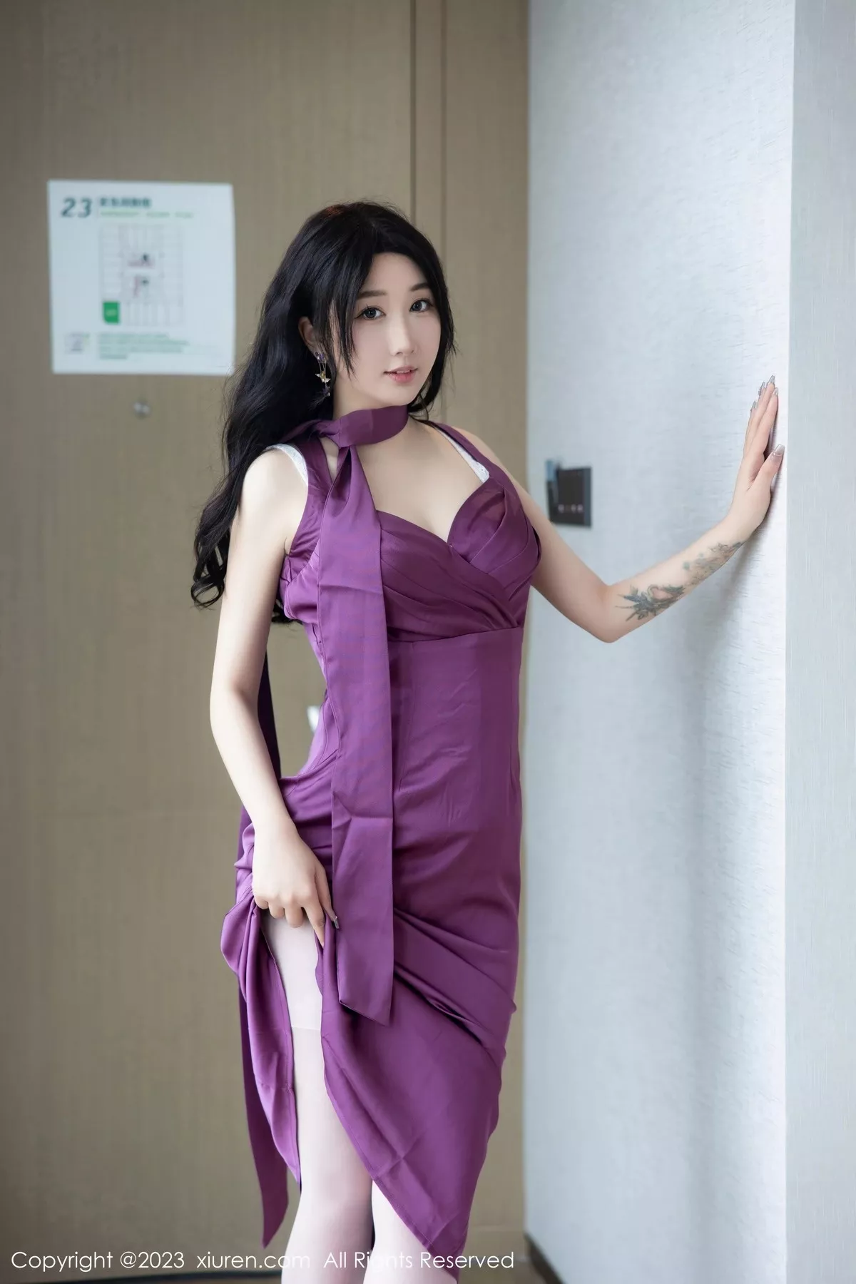 秀人集.com_[XiuRen秀人网]No.6462_模特江真真半脱紫色连衣长裙露性感白色蕾丝内衣迷人诱惑写真100P