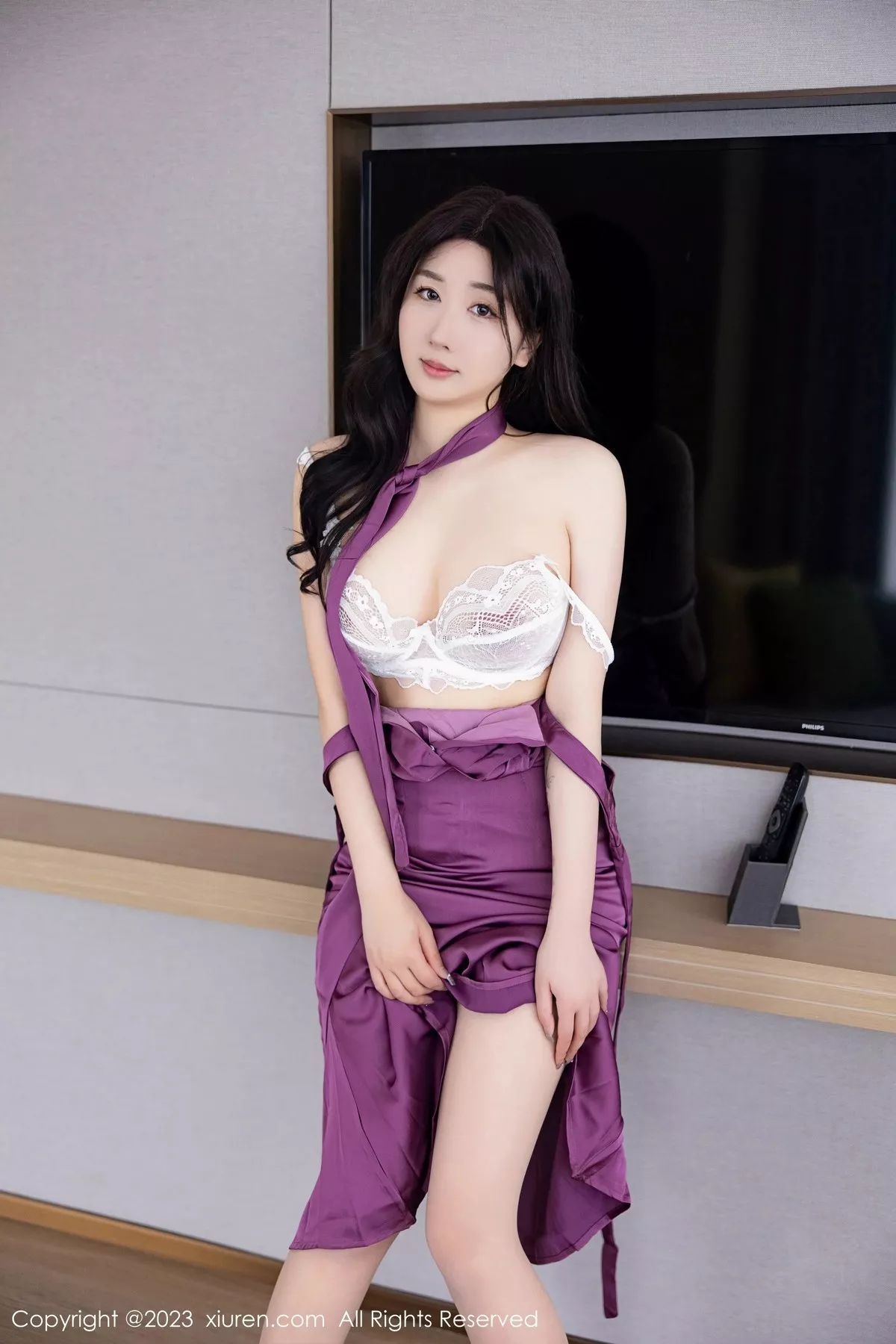 秀人集.com_[XiuRen秀人网]No.6462_模特江真真半脱紫色连衣长裙露性感白色蕾丝内衣迷人诱惑写真100P