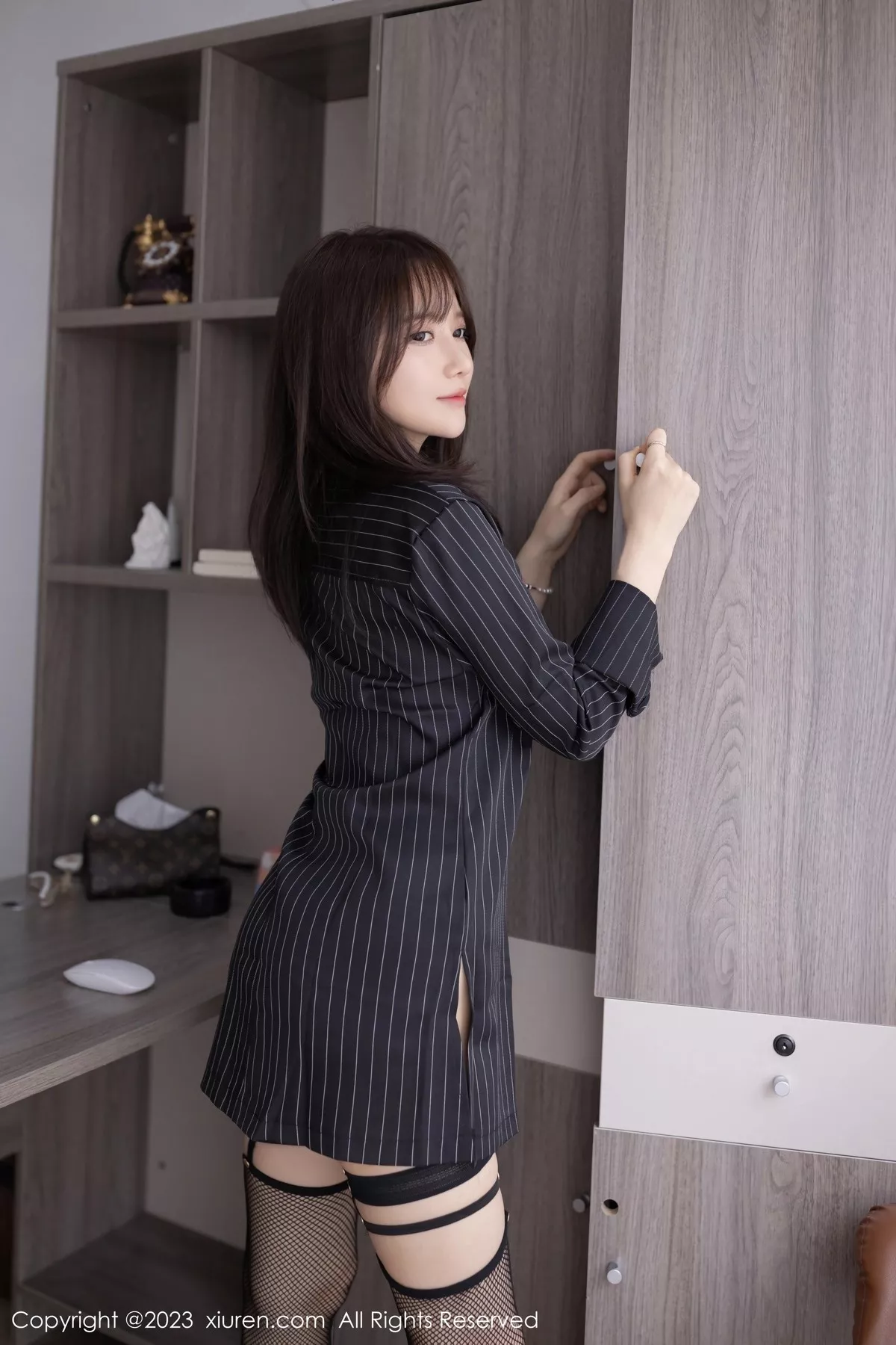 秀人集.com_[XiuRen秀人网]No.6664_模特鱼子酱Fish办公室场景黑色情趣服饰配超薄黑丝极致魅惑写真81P