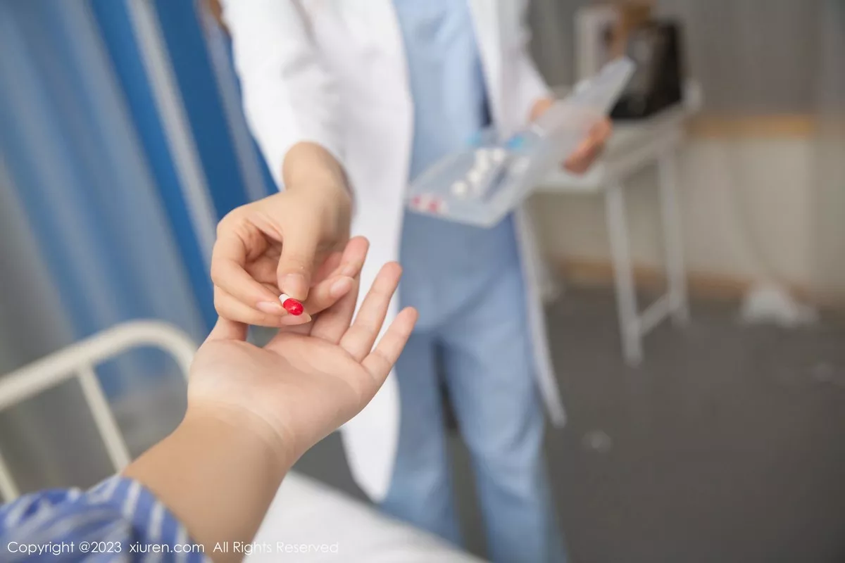 秀人集.com_[XiuRen秀人网]No.6849_女神绮里嘉ula美女医生装扮露蓝色蕾丝内衣秀曼妙身姿诱惑写真83P