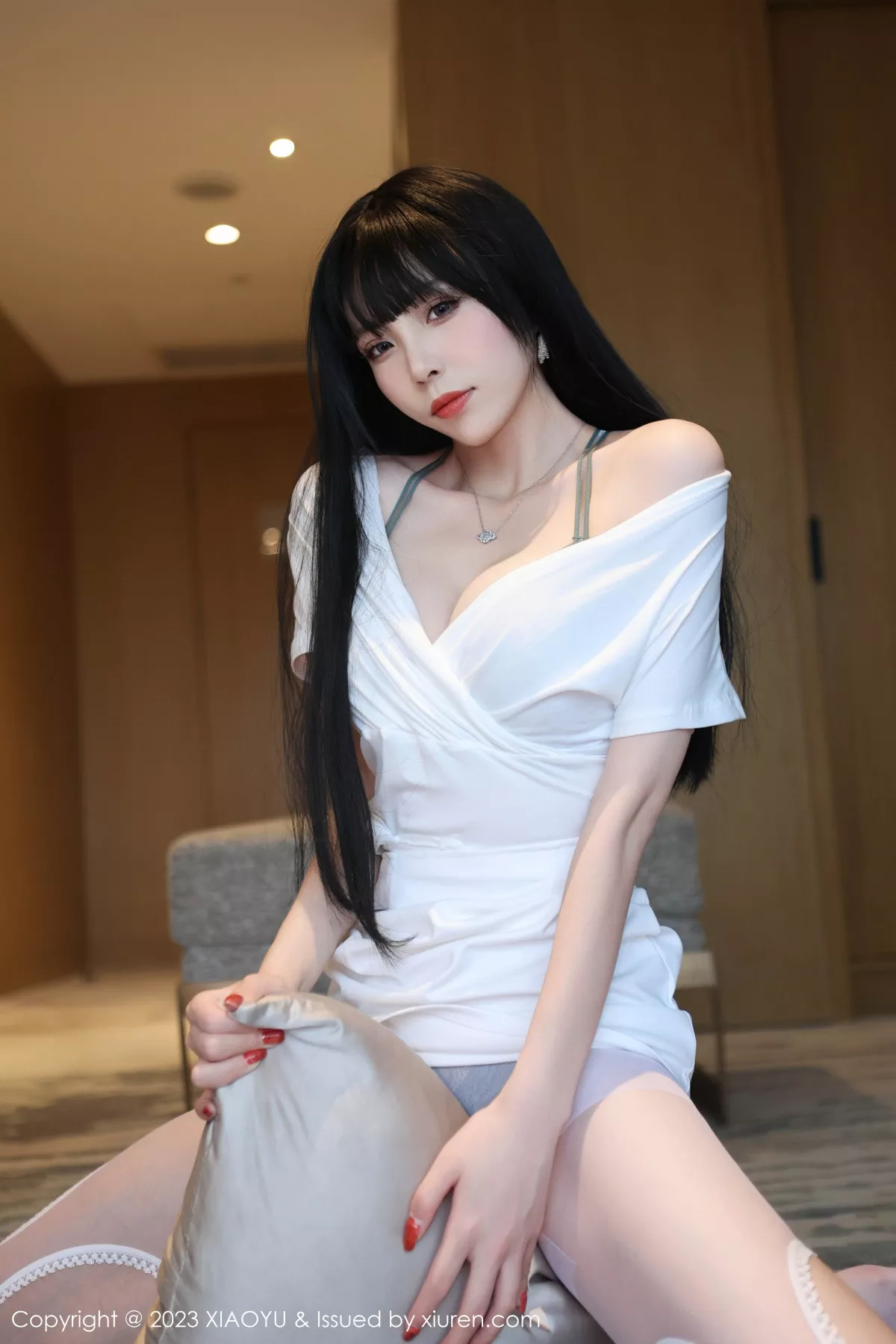 秀人集.com_[XiuRen秀人网]No.6897_模特江七七性感白上衣露墨绿蕾丝内衣配白丝裤袜迷人诱惑写真80P